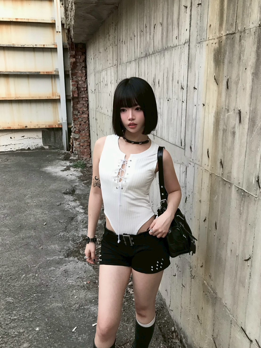 辣妹上桌🫴🏻 鏤空綁帶 無袖連體背心