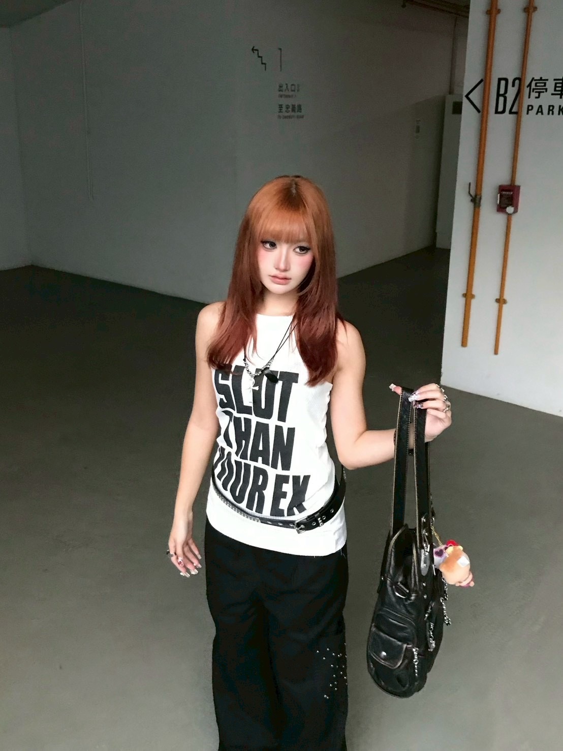 冷感輕亞 透膚掛脖字母印花上衣