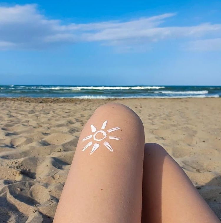 塗防曬_海邊塗防曬