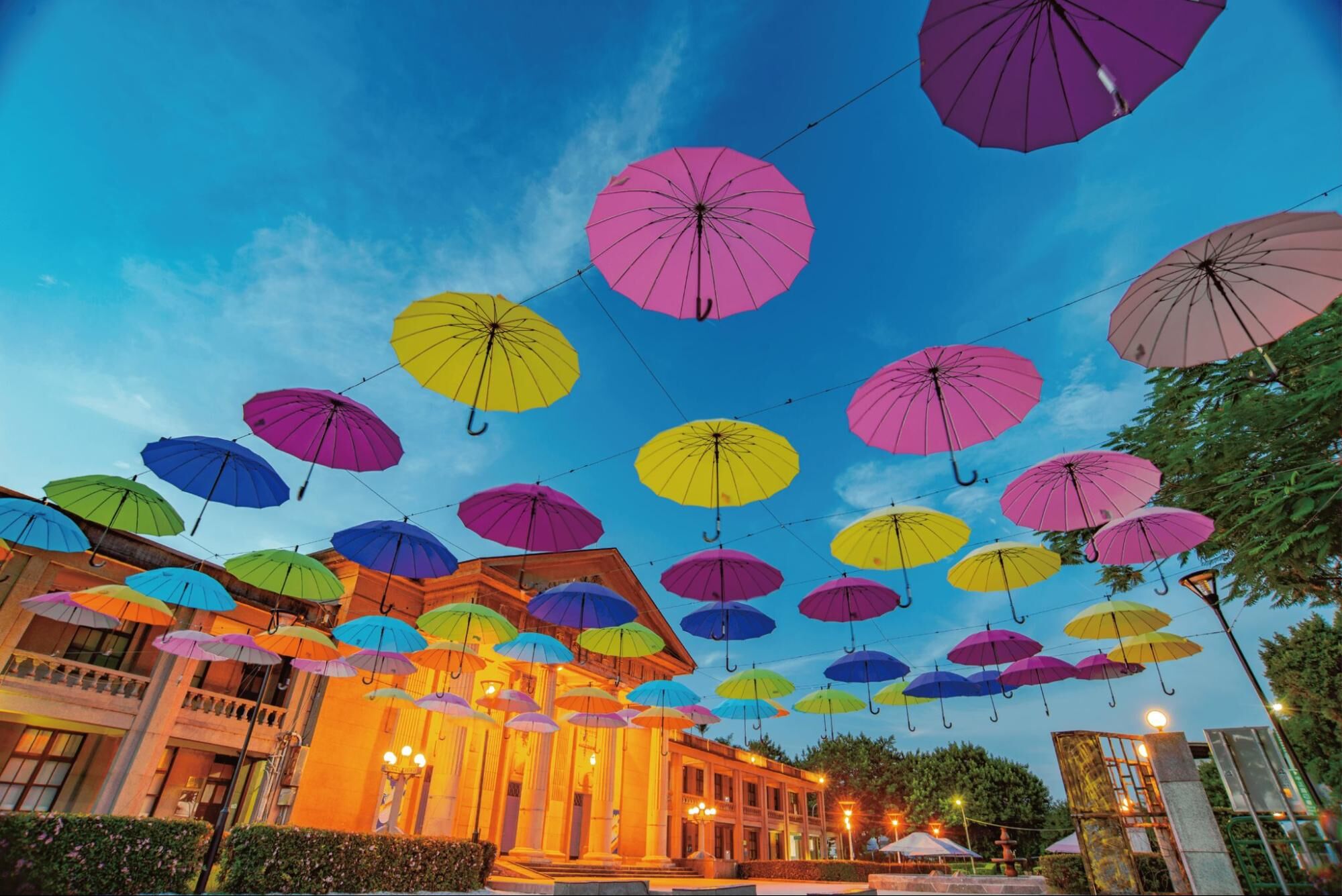 板橋435藝文特區 彩虹漂浮傘