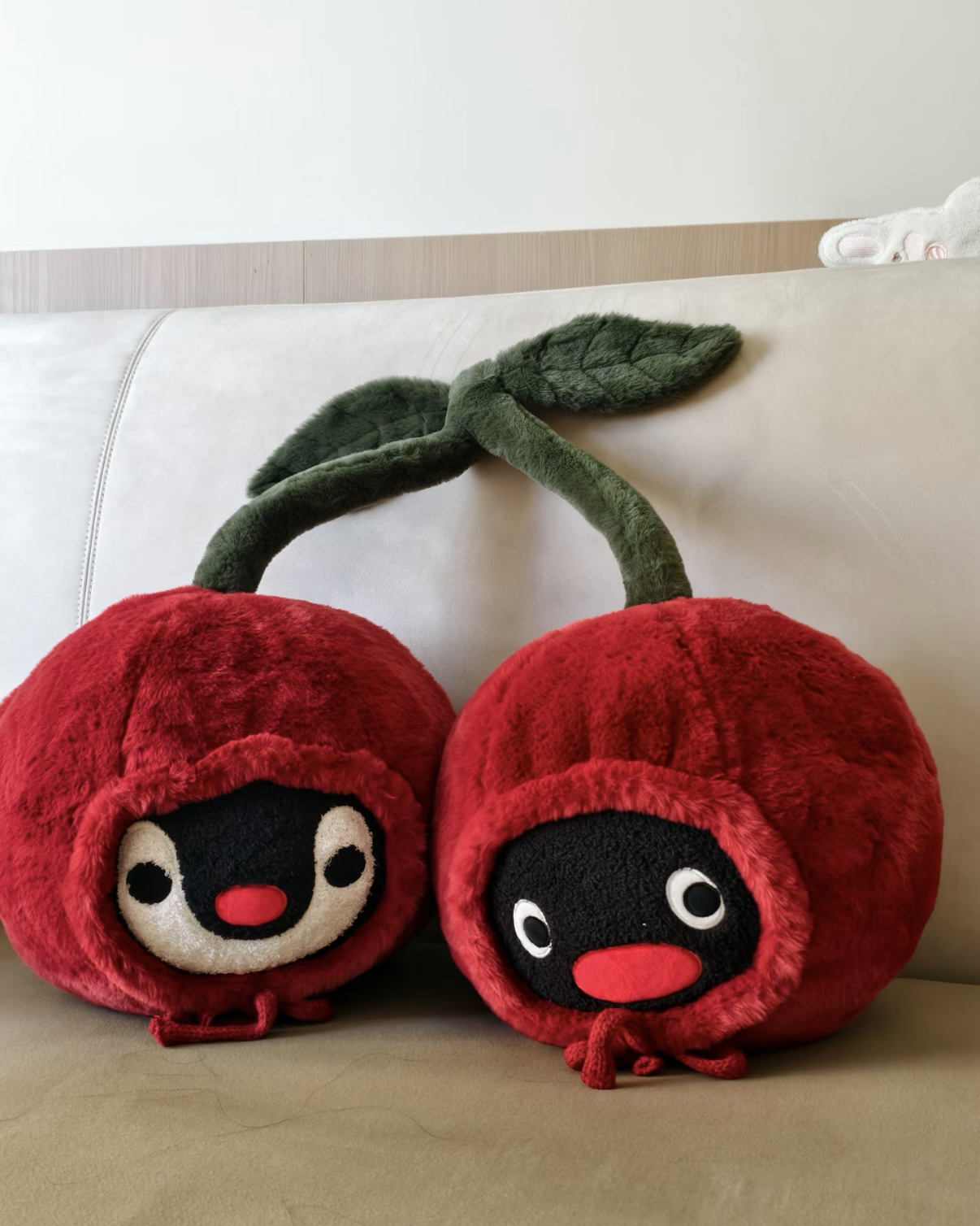 <正版授權>PINGU 企鵝家族 櫻桃 毛絨抱枕