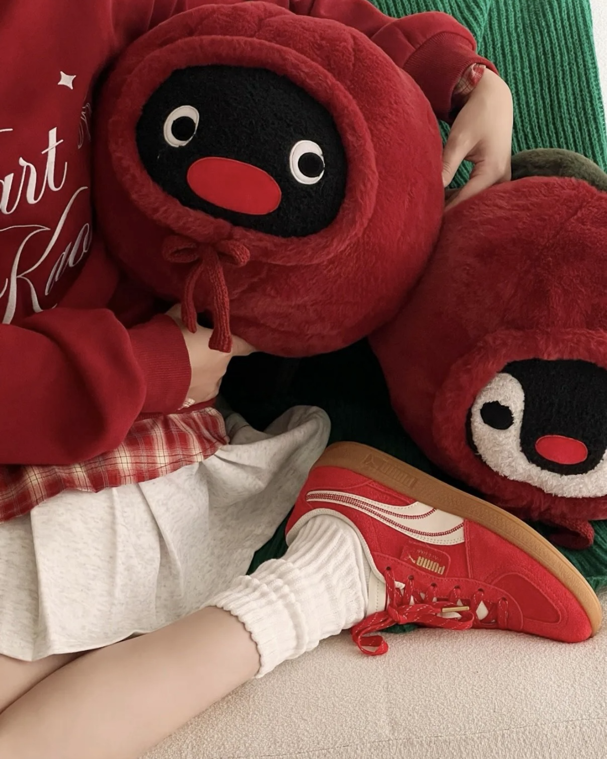 <正版授權>PINGU 企鵝家族 櫻桃 毛絨抱枕