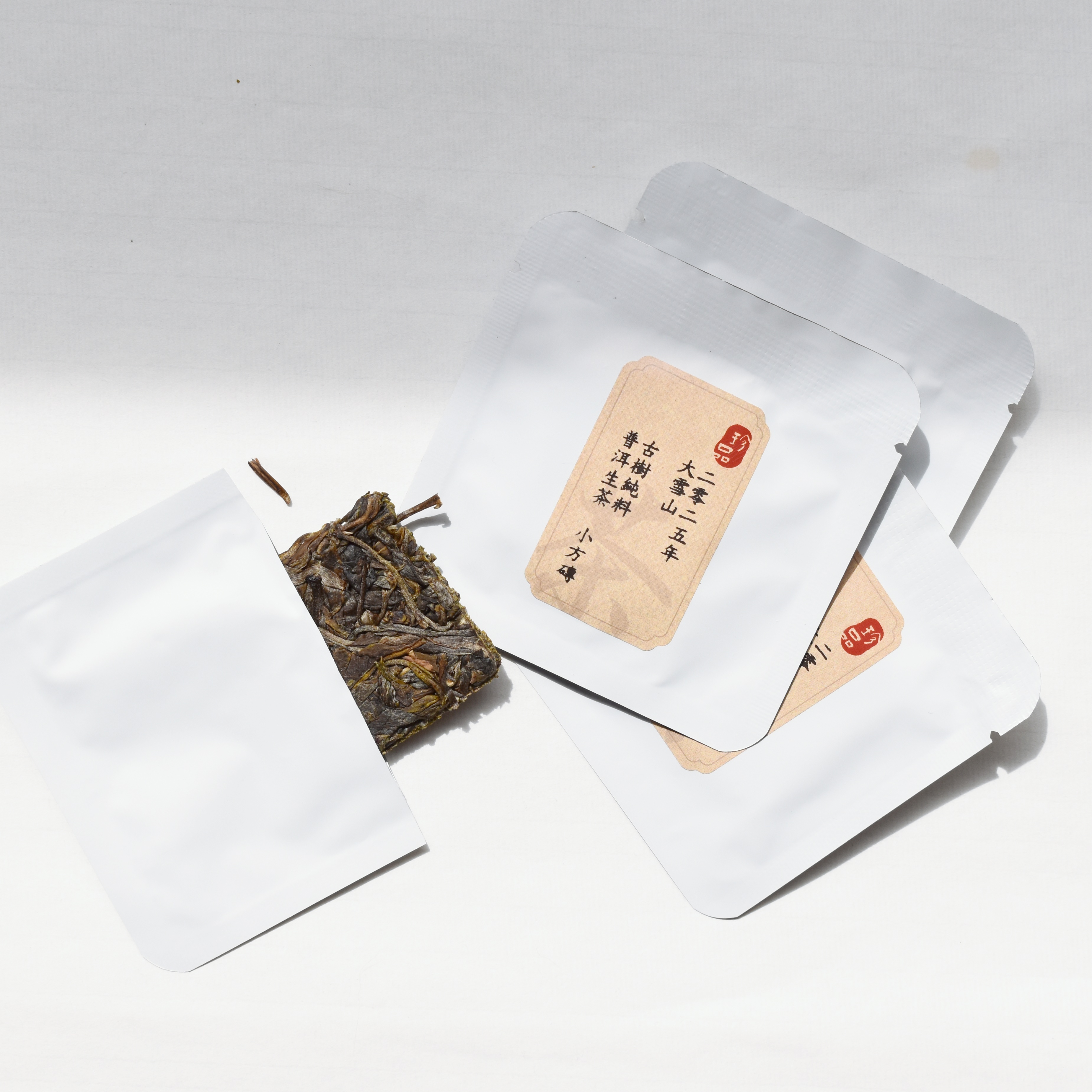 2025年 大雪山 古樹純料 普洱生茶 小方磚 10片散裝