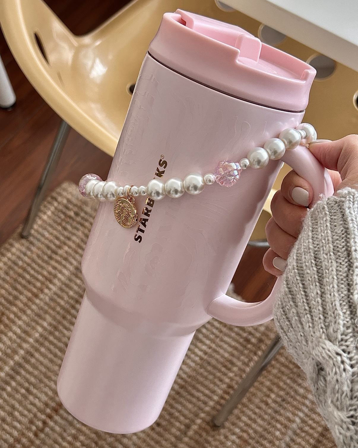 STARBUCKS 星巴克 萬花玫境系列 櫻花粉 玫瑰浮雕 雙飲口 附珍珠掛鍊 1189ml