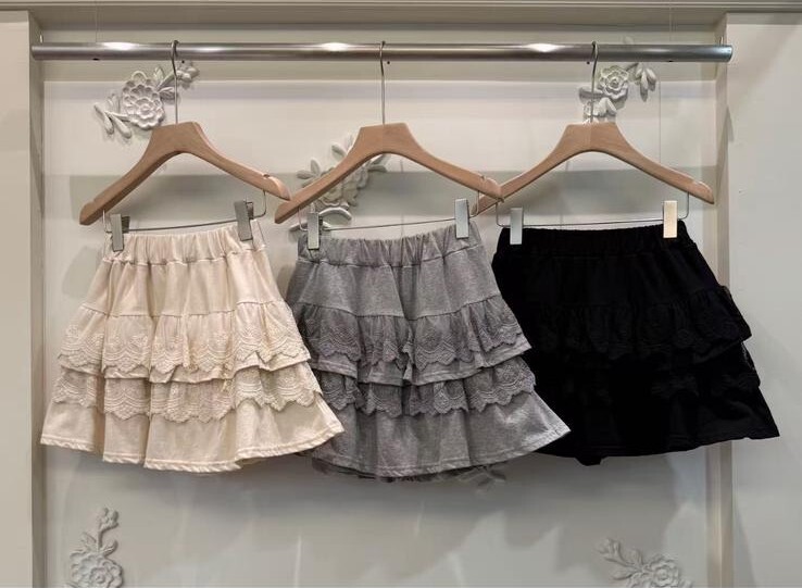 BE35  裙褲 腰26-40  hip 45-50 長15 $509 (一口價)