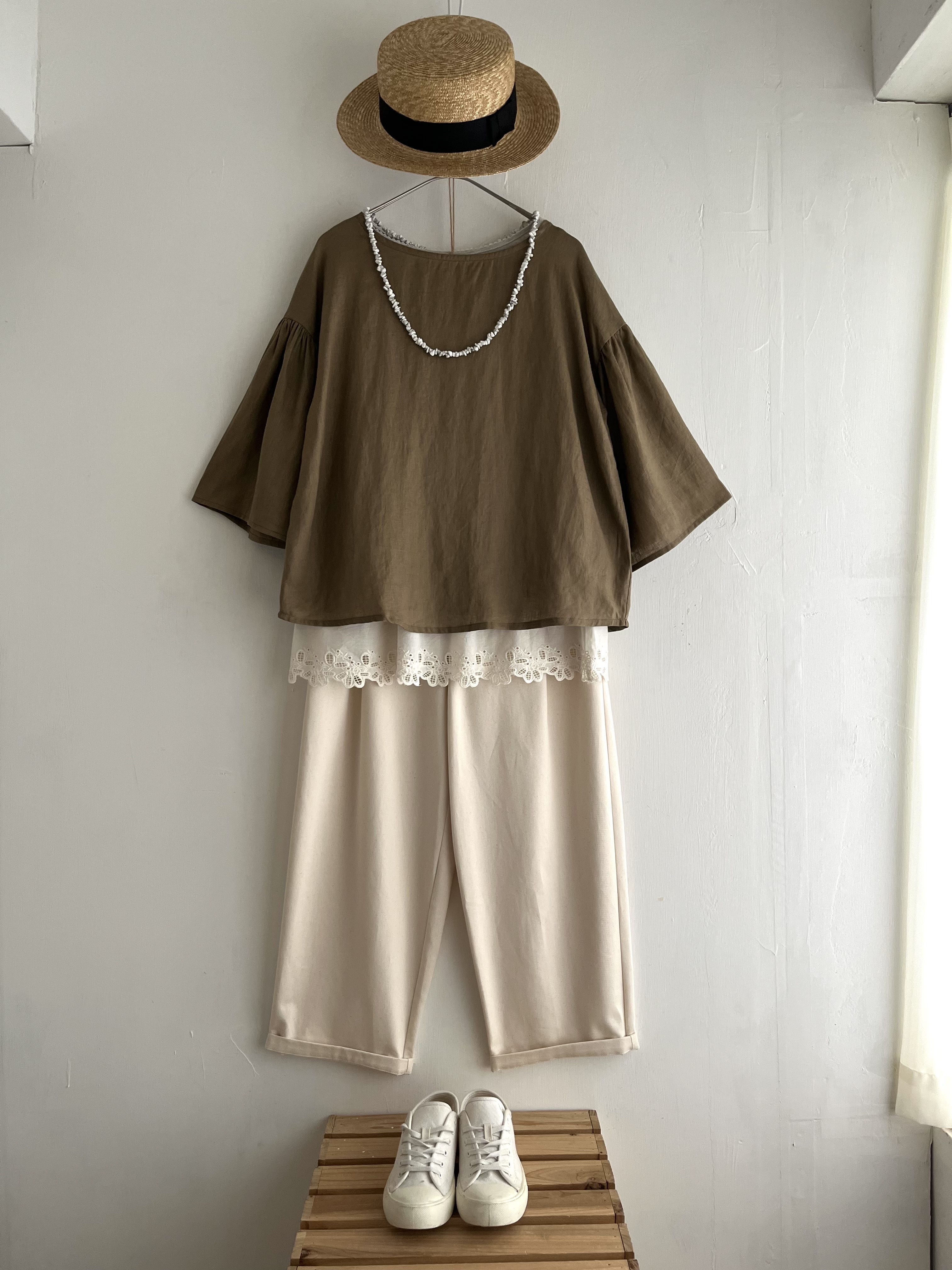 A U G啡色麻質top