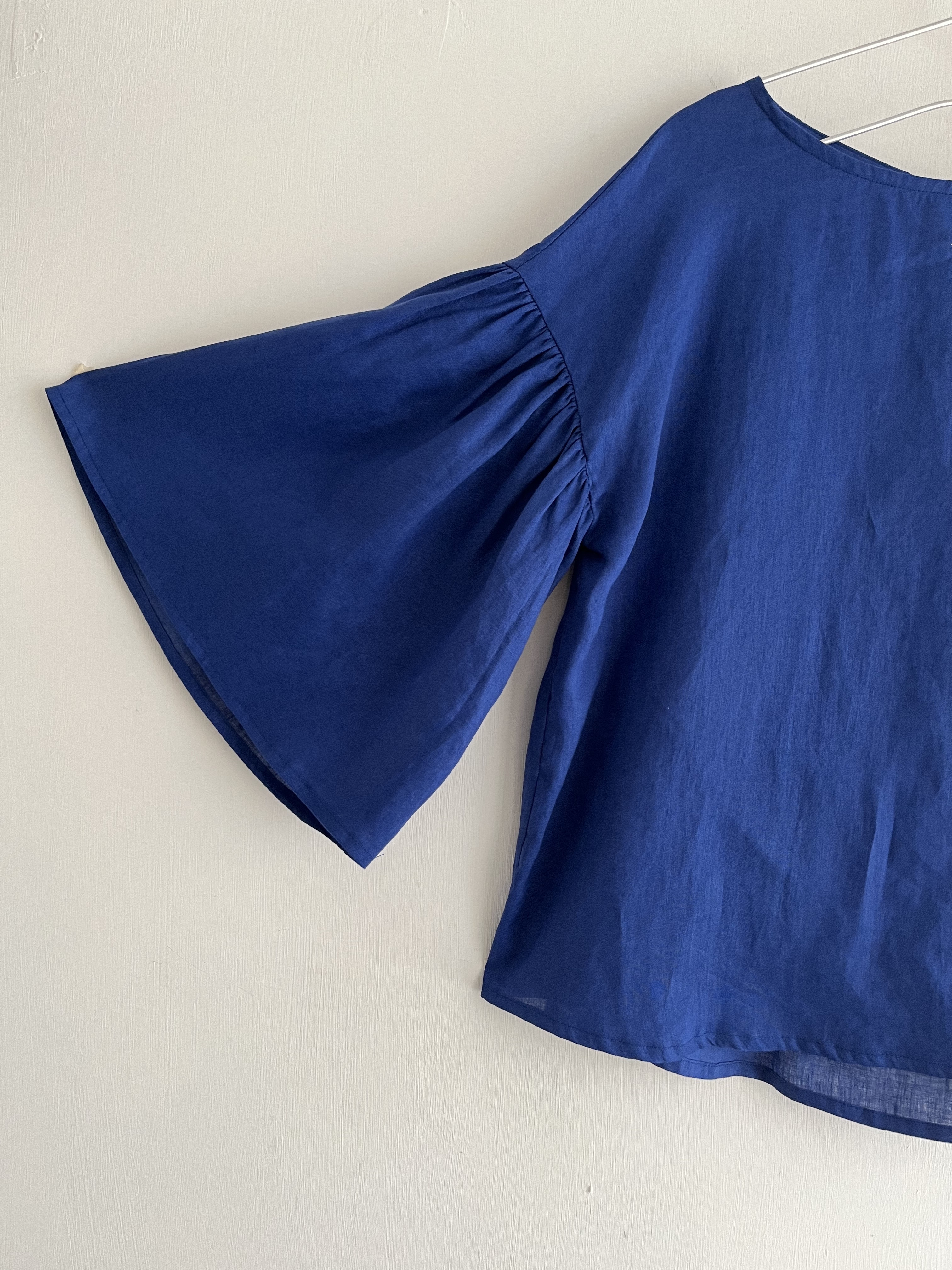 A U G藍色麻質top