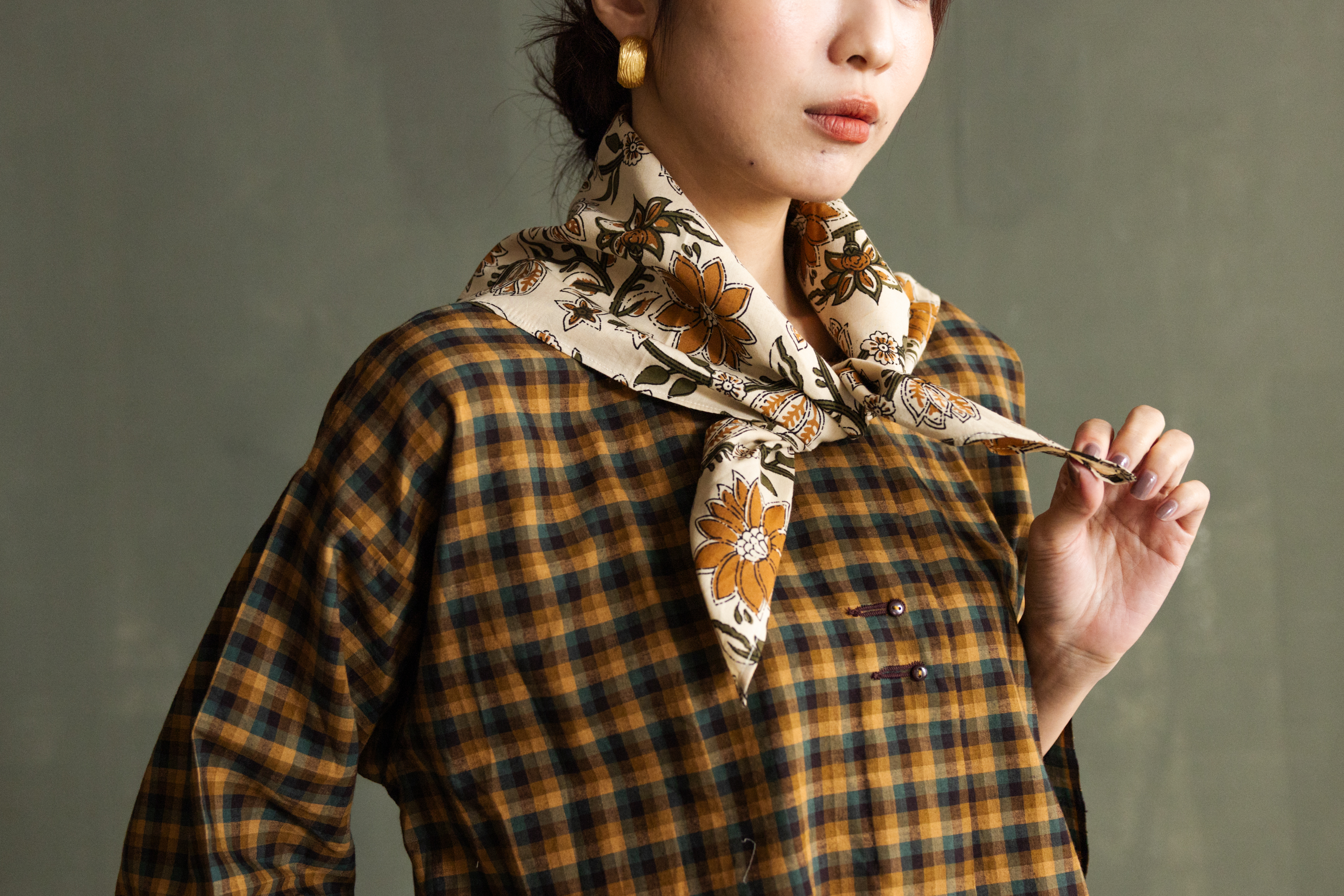 木刻蓋印大方巾_米底黃花