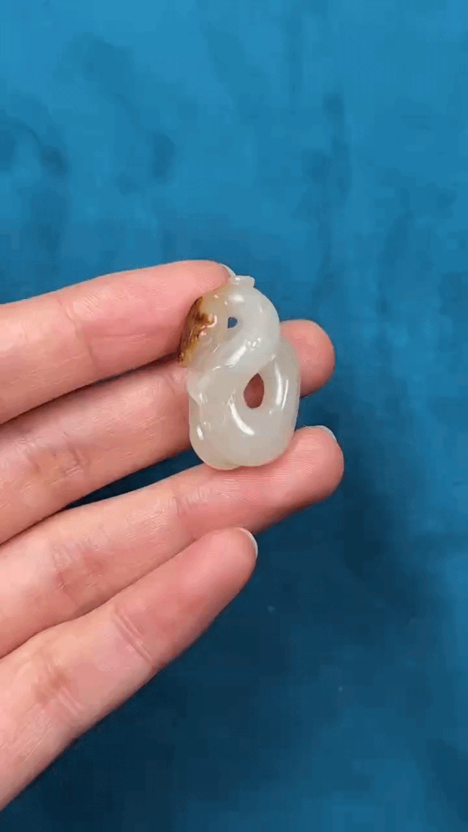 320236 和田玉籽料腰纏萬貫