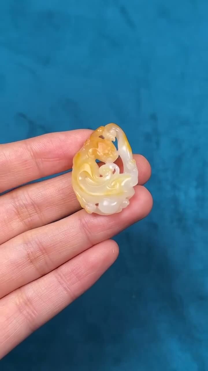 320237 和田玉籽料螭龍納福