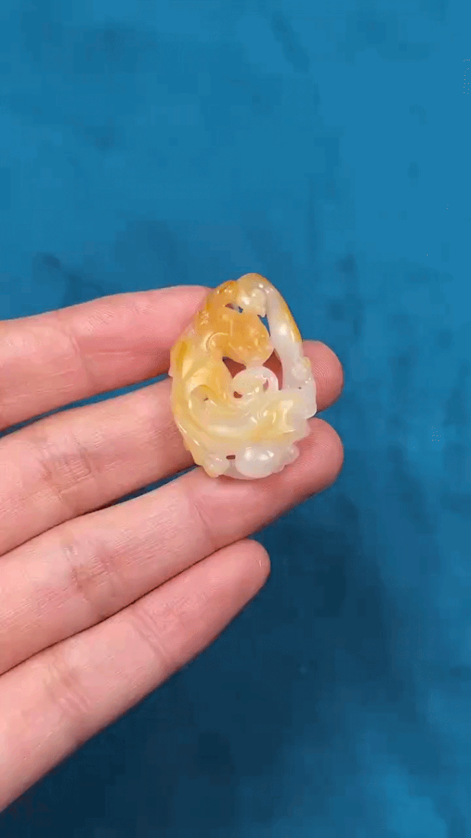 320237 和田玉籽料螭龍納福