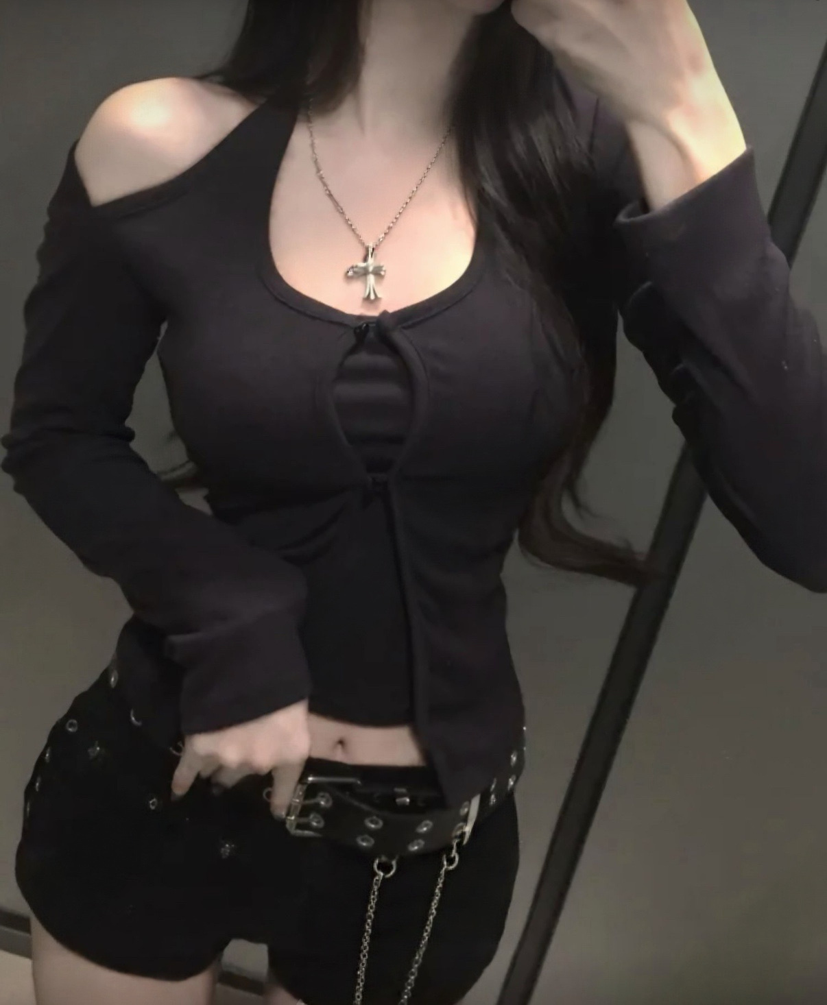 環扣露肩假兩件上衣