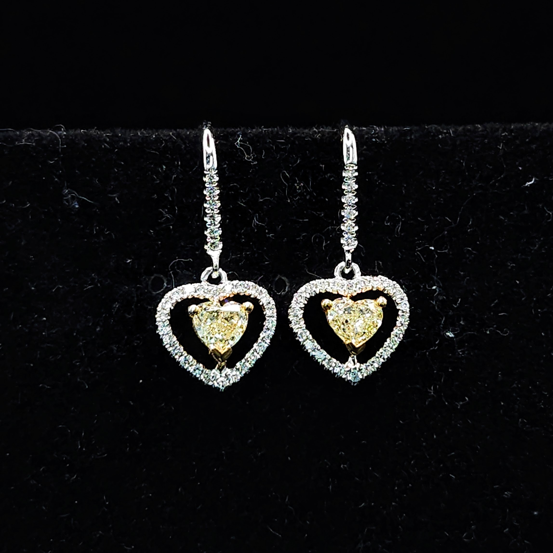 全新18K金【主石52份彩黃心形鑽石】配小鑽共67份鑽石吊耳環