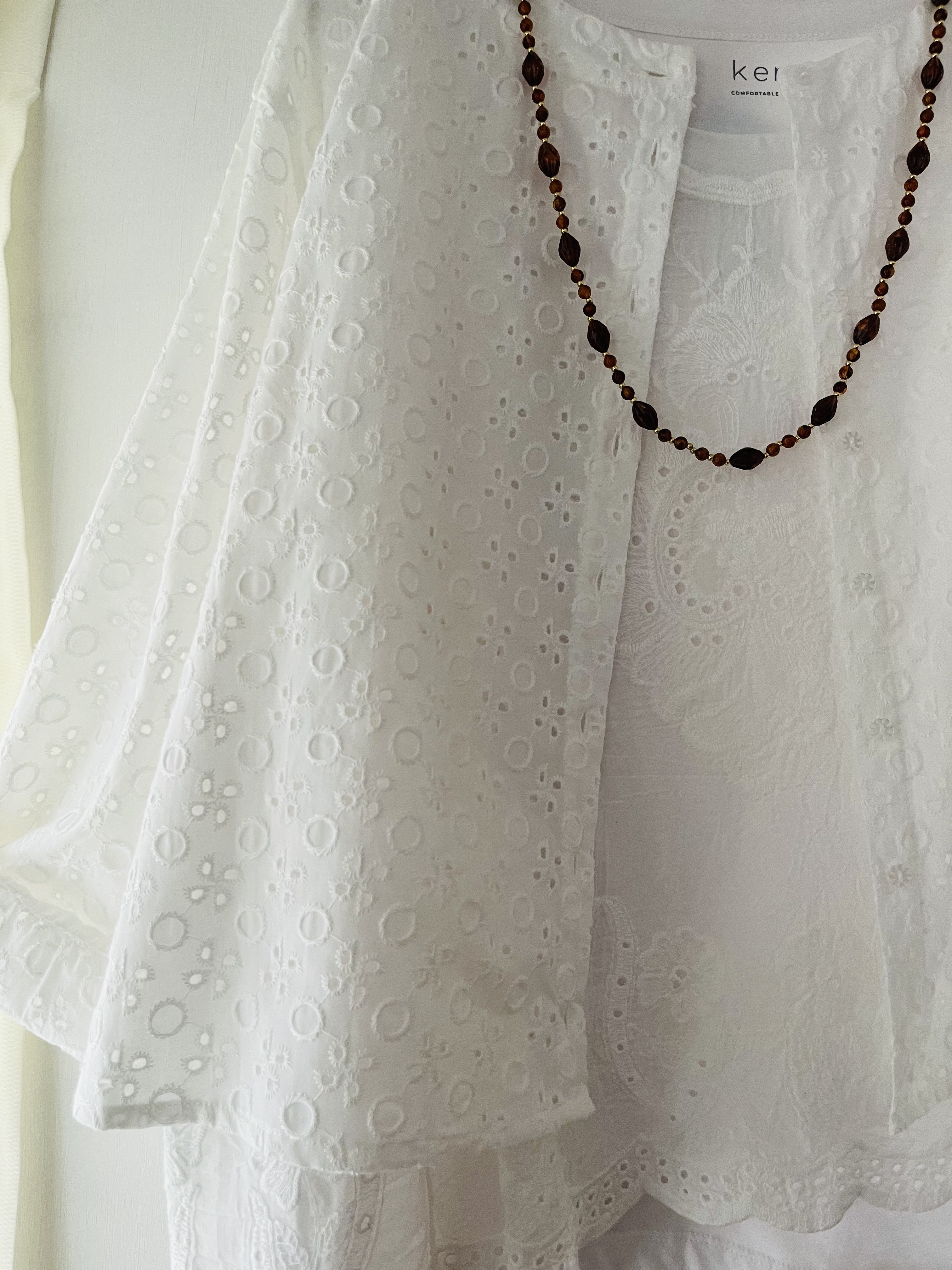 Keitto白色刺繡通花top