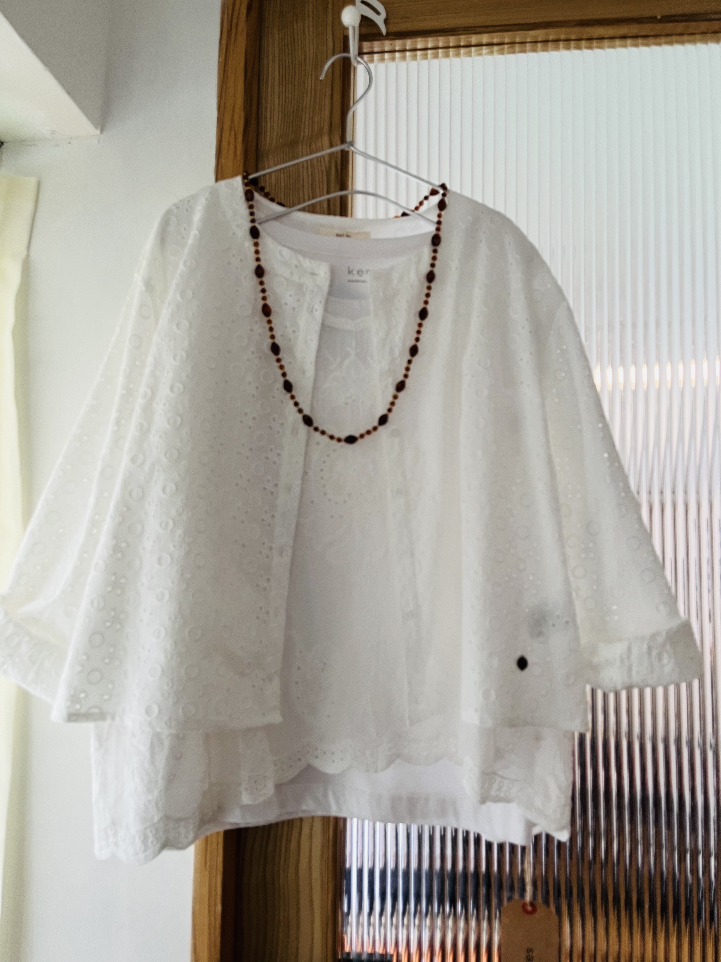 Keitto白色刺繡通花top