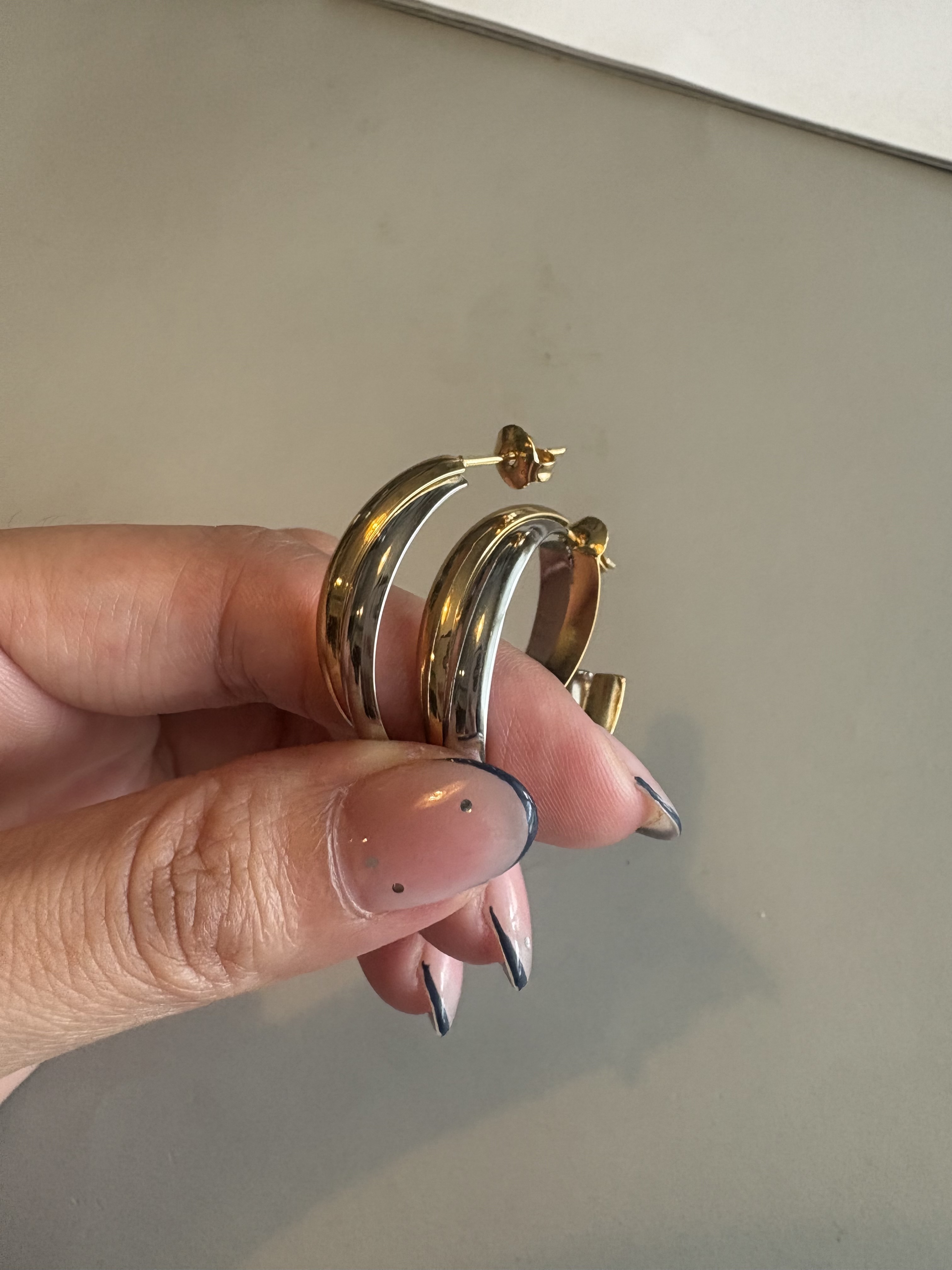 bicolor wave hoop pierce