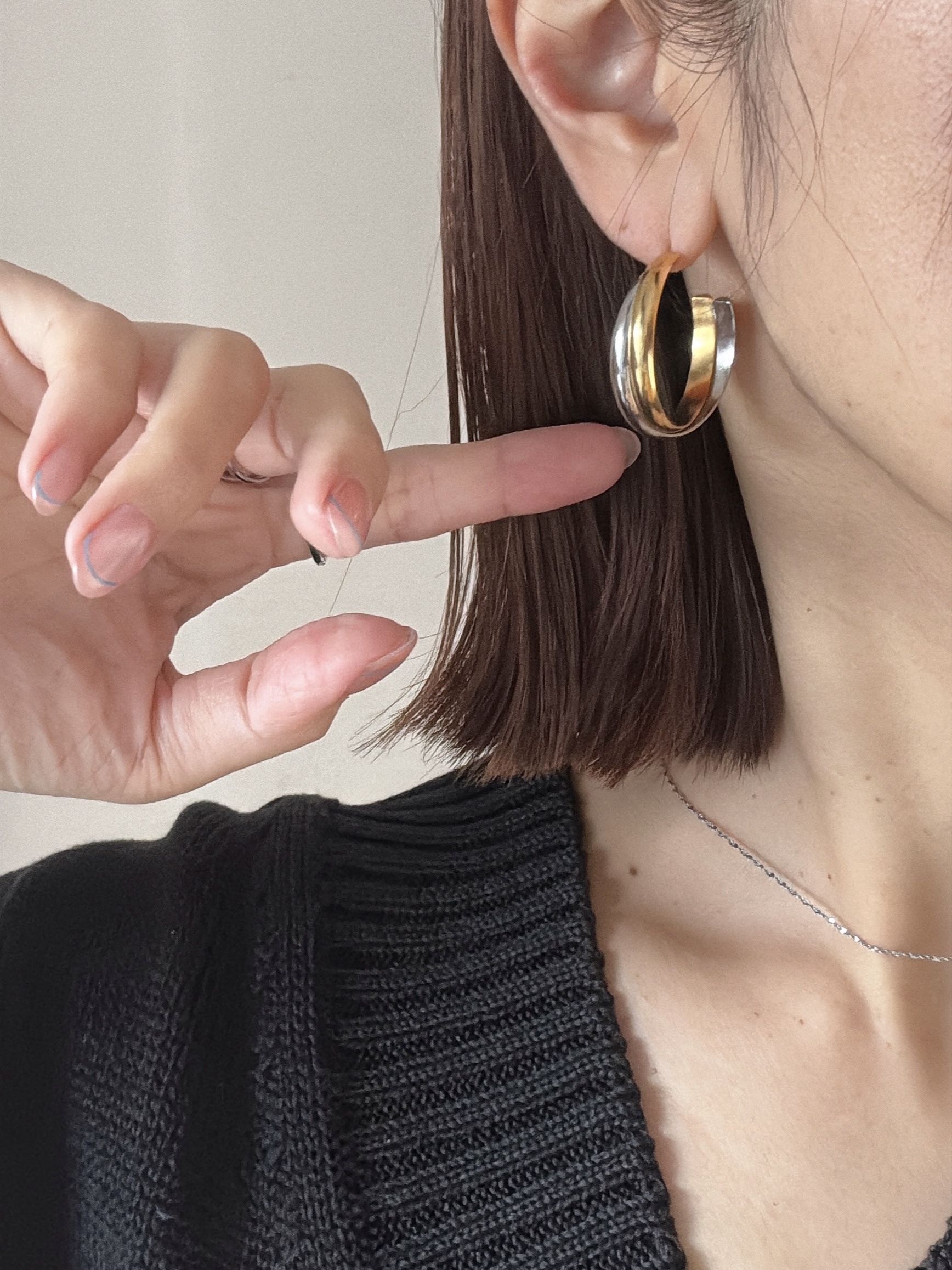 bicolor wave hoop pierce