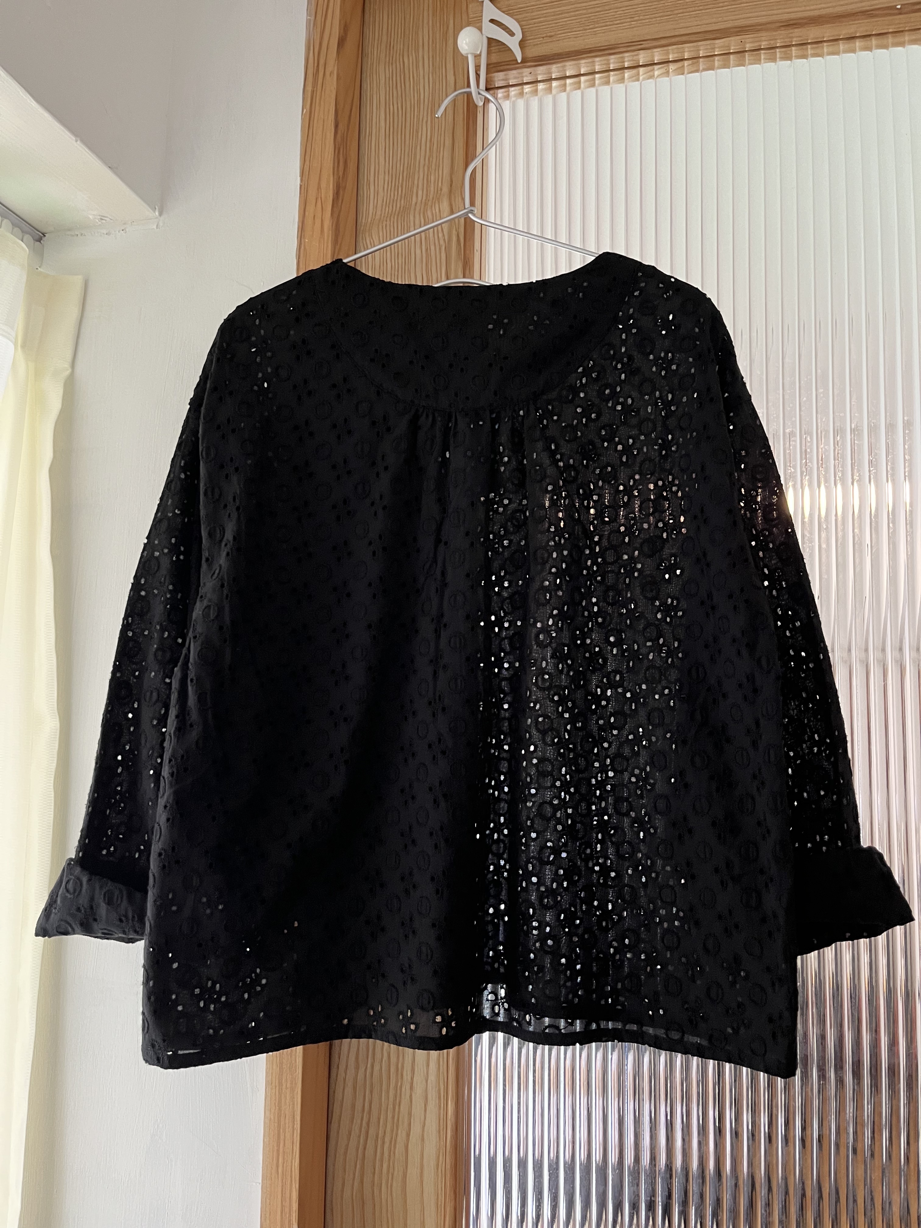 Keitto黑色刺繡通花top