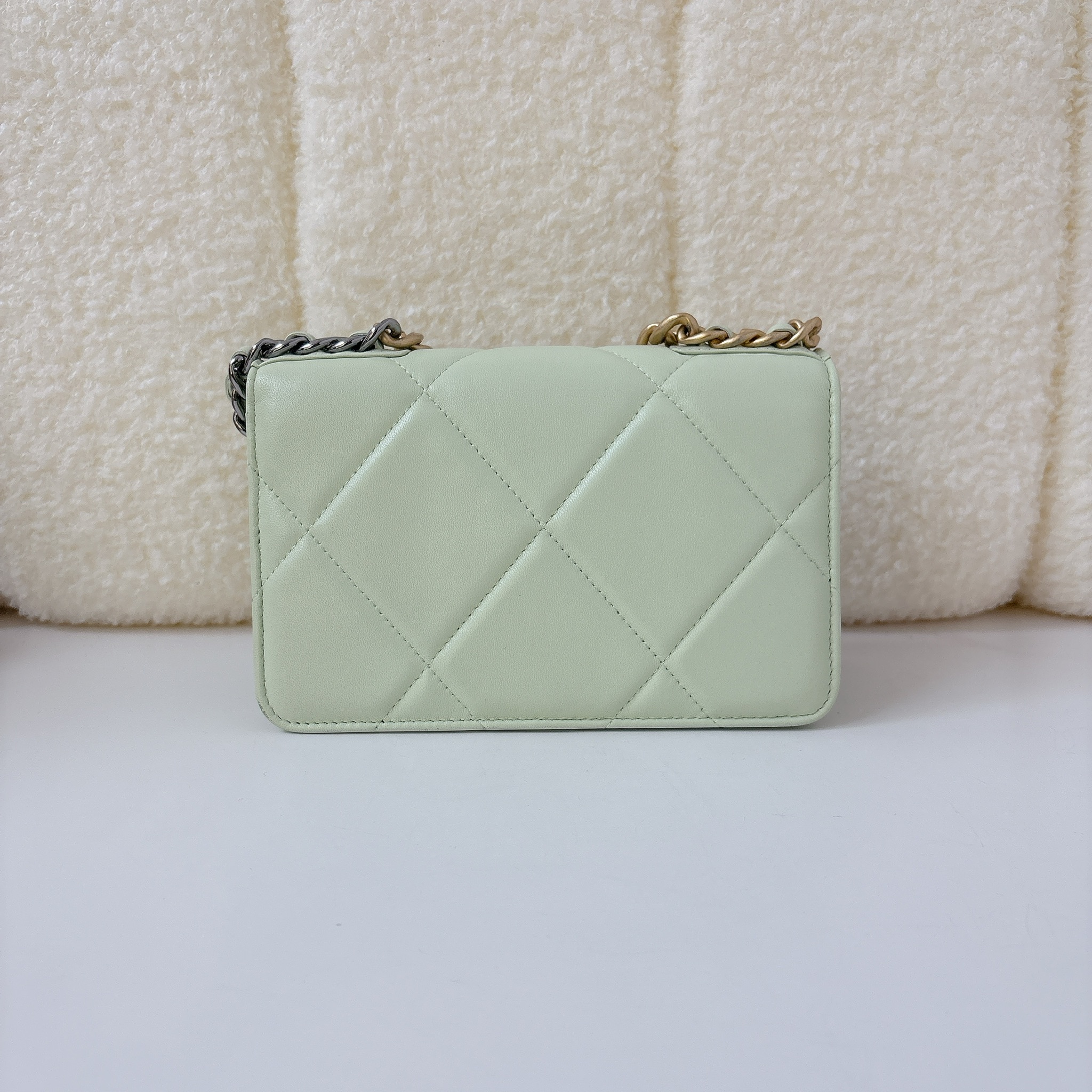 Chanel 19 Wallet On Chain - Pastel Pistachio Green / Ghw
