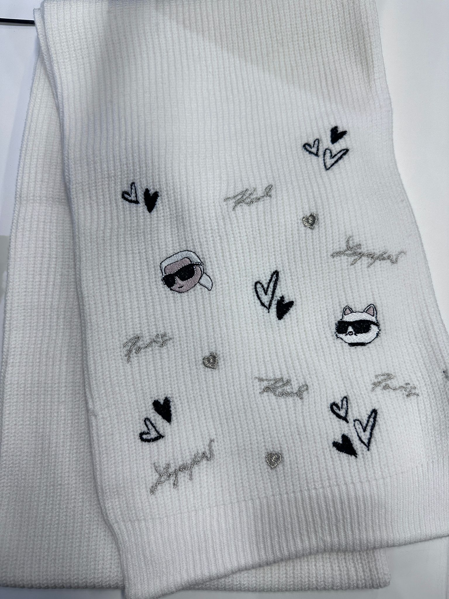 RT08 KL 刺繡圖案 白色頸巾 Karl Icons Scarf (10”W x 72”L)