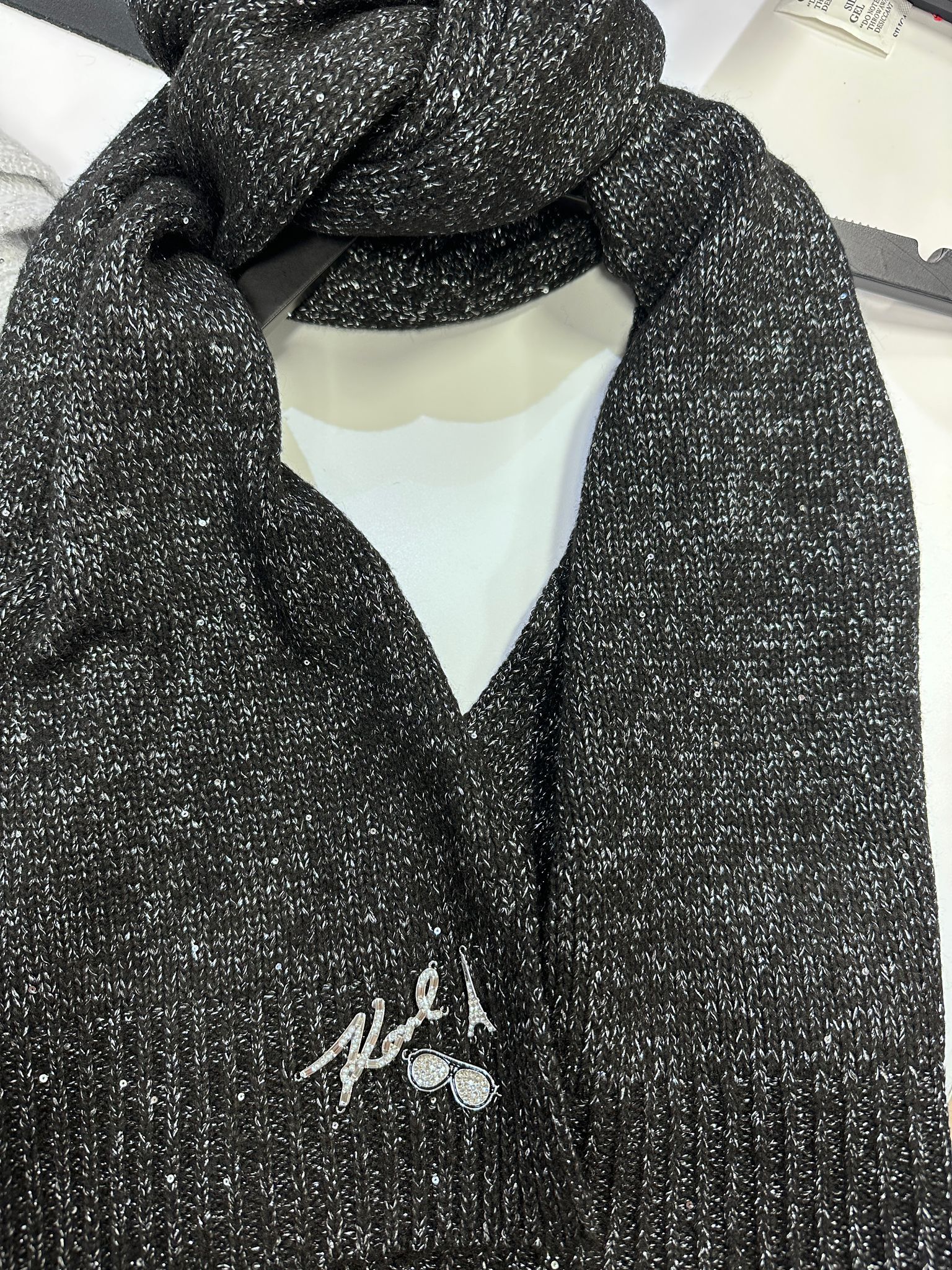 RT10 KL 黑色閃閃頸巾 Sequin Yarn Scarf