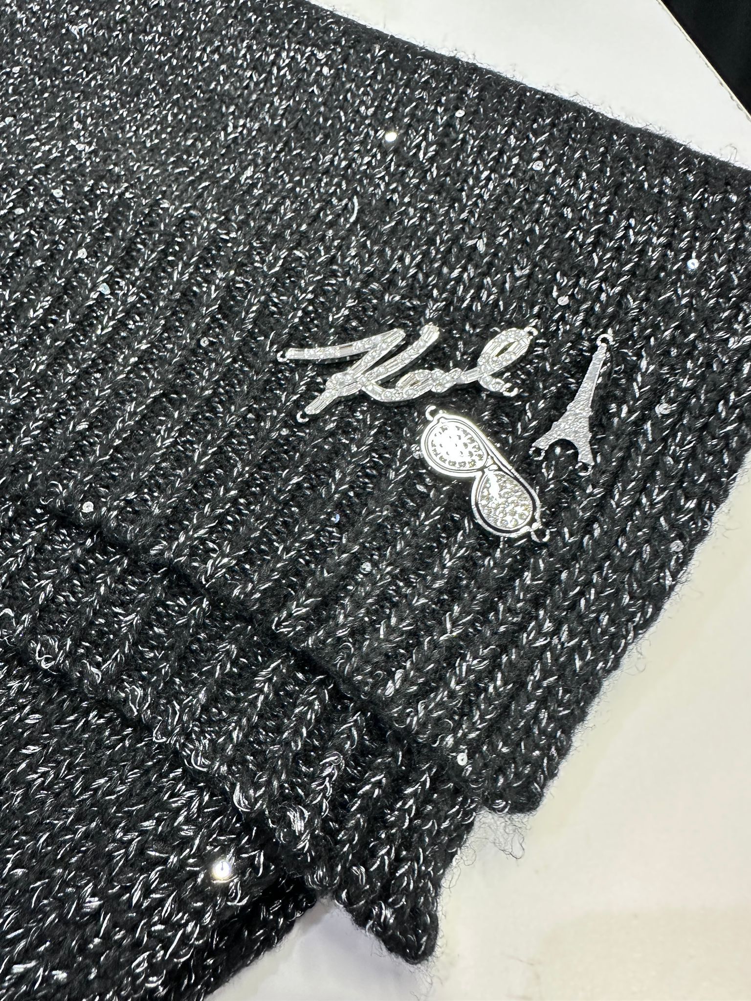 RT10 KL 黑色閃閃頸巾 Sequin Yarn Scarf