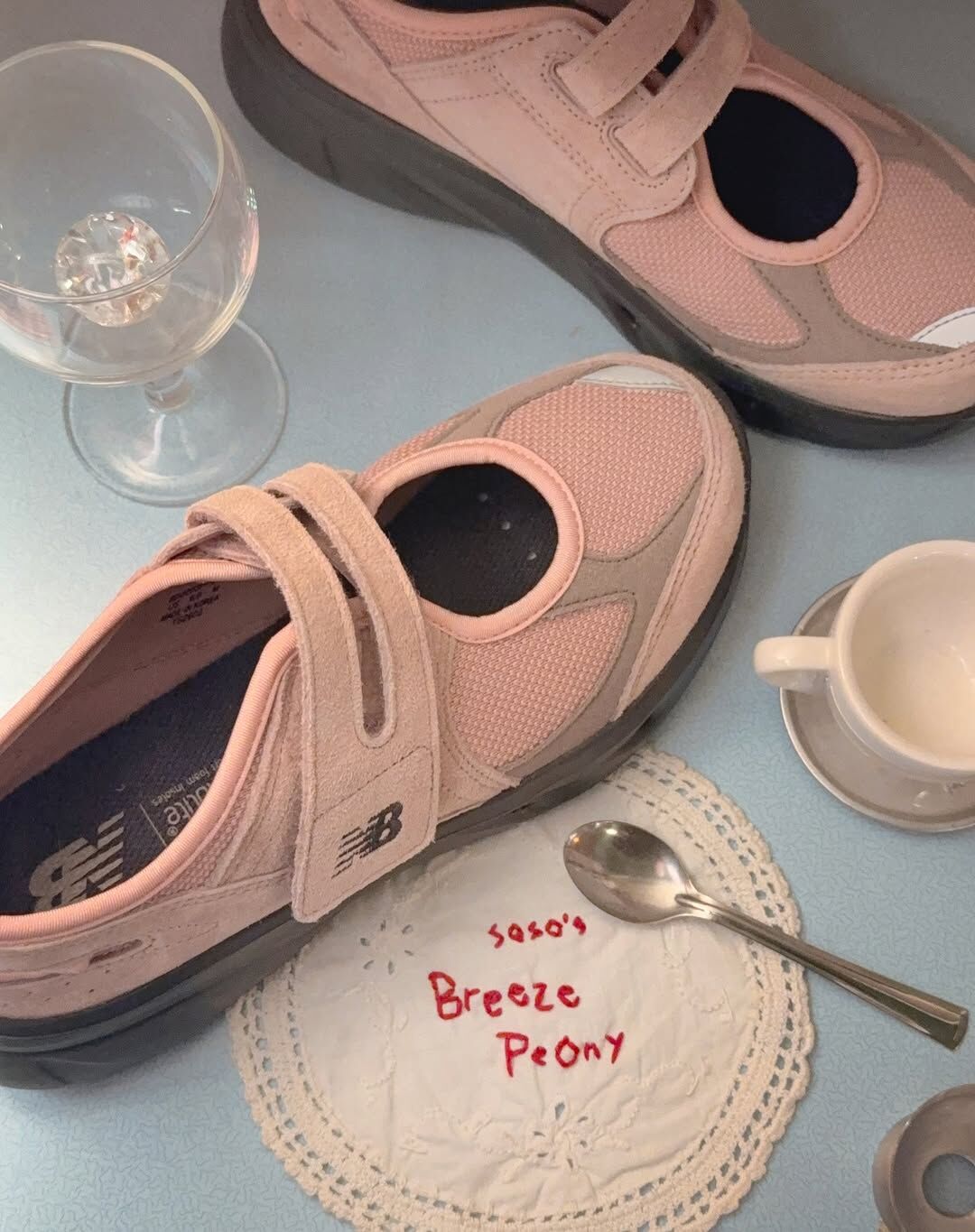 🇰🇷 NEW BALANCE NB BREEZE 草莓奶昔 草莓粉 粉色 灰粉 黑底 瑪莉珍鞋 MARY JANE 運動涼鞋 機能性 魔鬼氈 麂皮 女鞋 SD2203PI / 預購