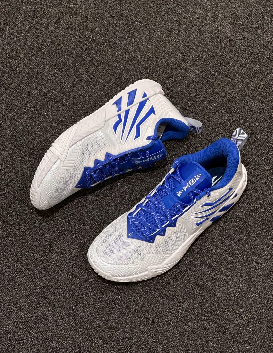 （連線代購商品）男鞋 ANTA KAI TEAM 2 達拉斯 白藍 緩震 耐磨 籃球鞋 實戰鞋【112621622-5】Kyrie Irving  歐文2