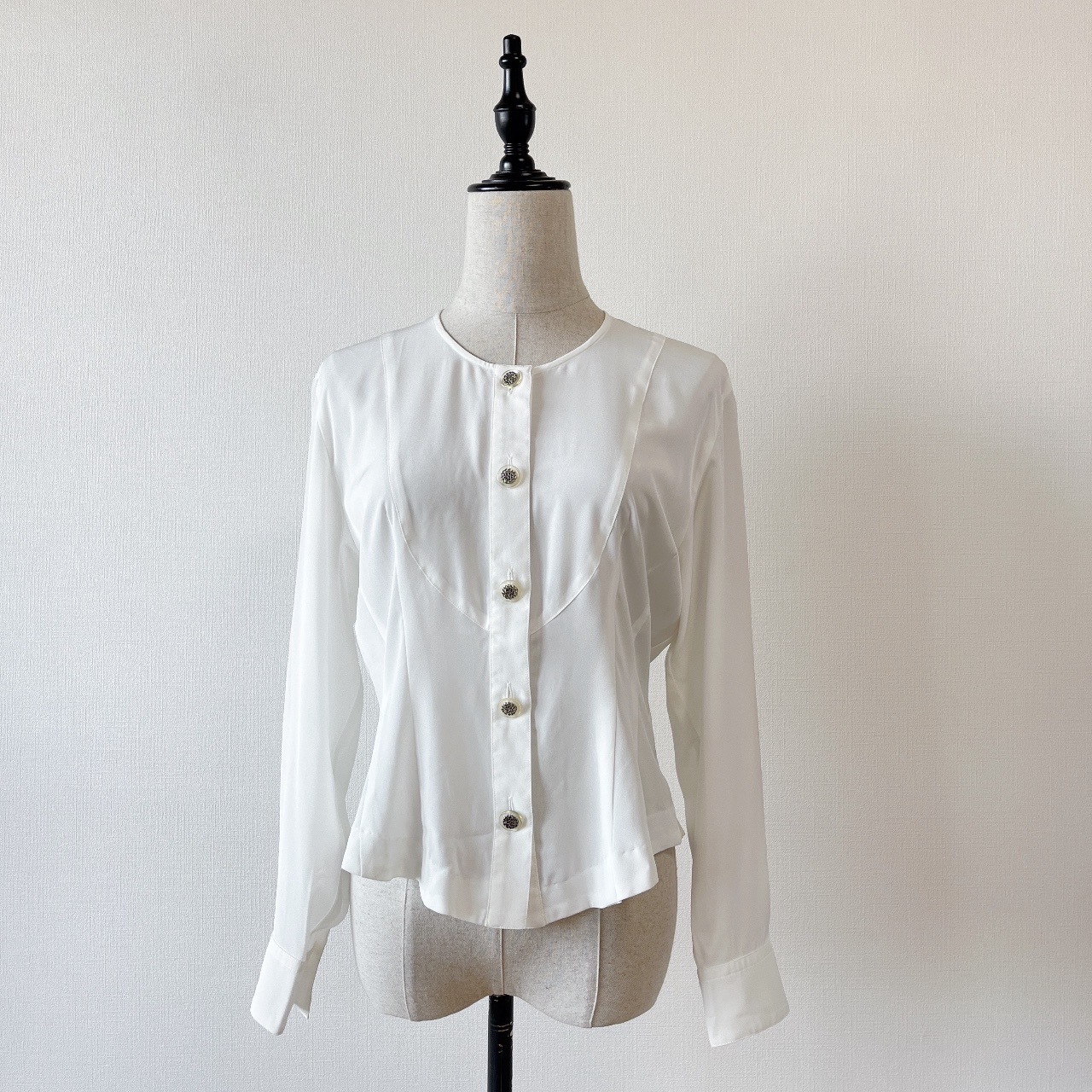 White Round Neck Fitted Waist Long-sleeved Top