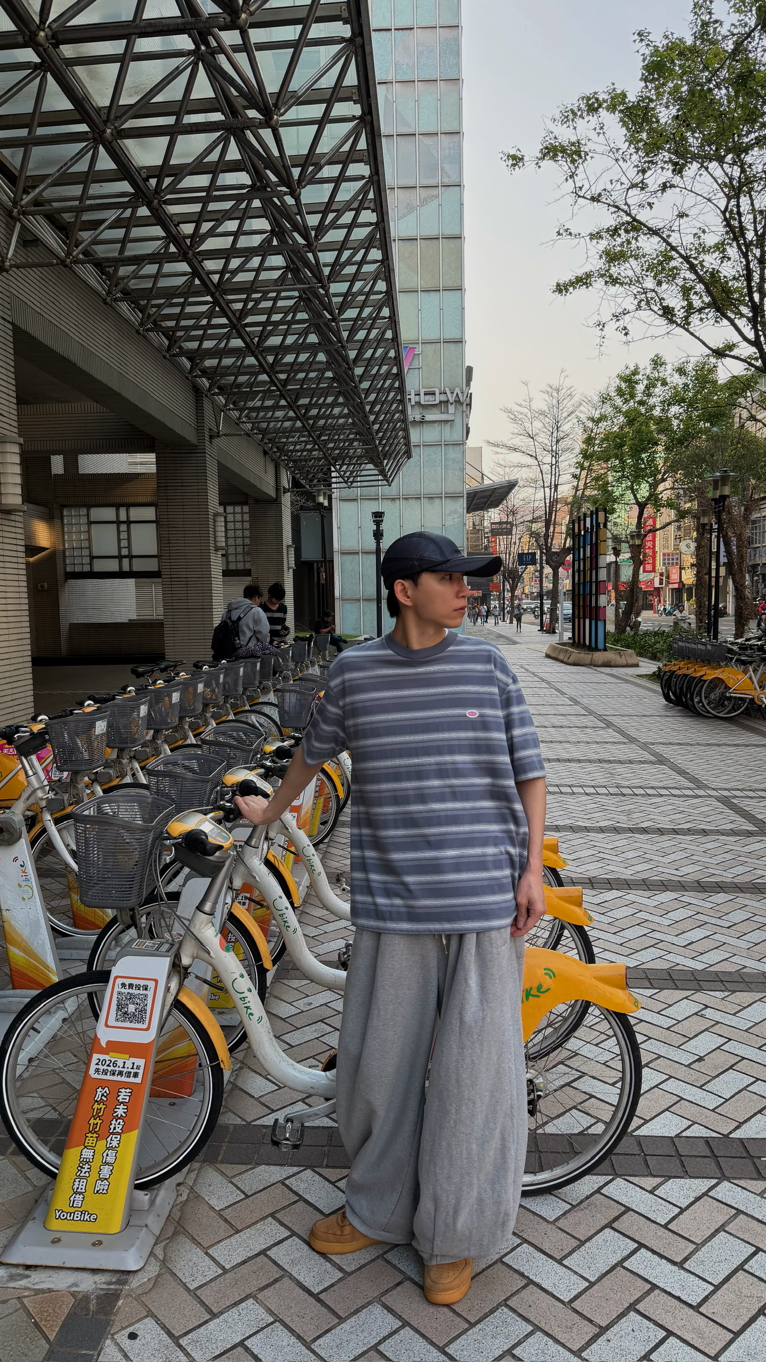 Paragraph 小logo圖標漸層條紋T shirt