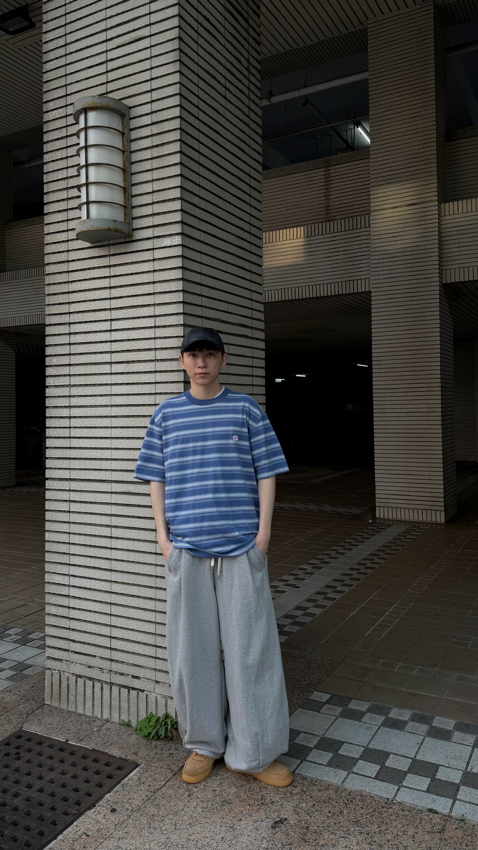 Paragraph 小logo圖標漸層條紋T shirt