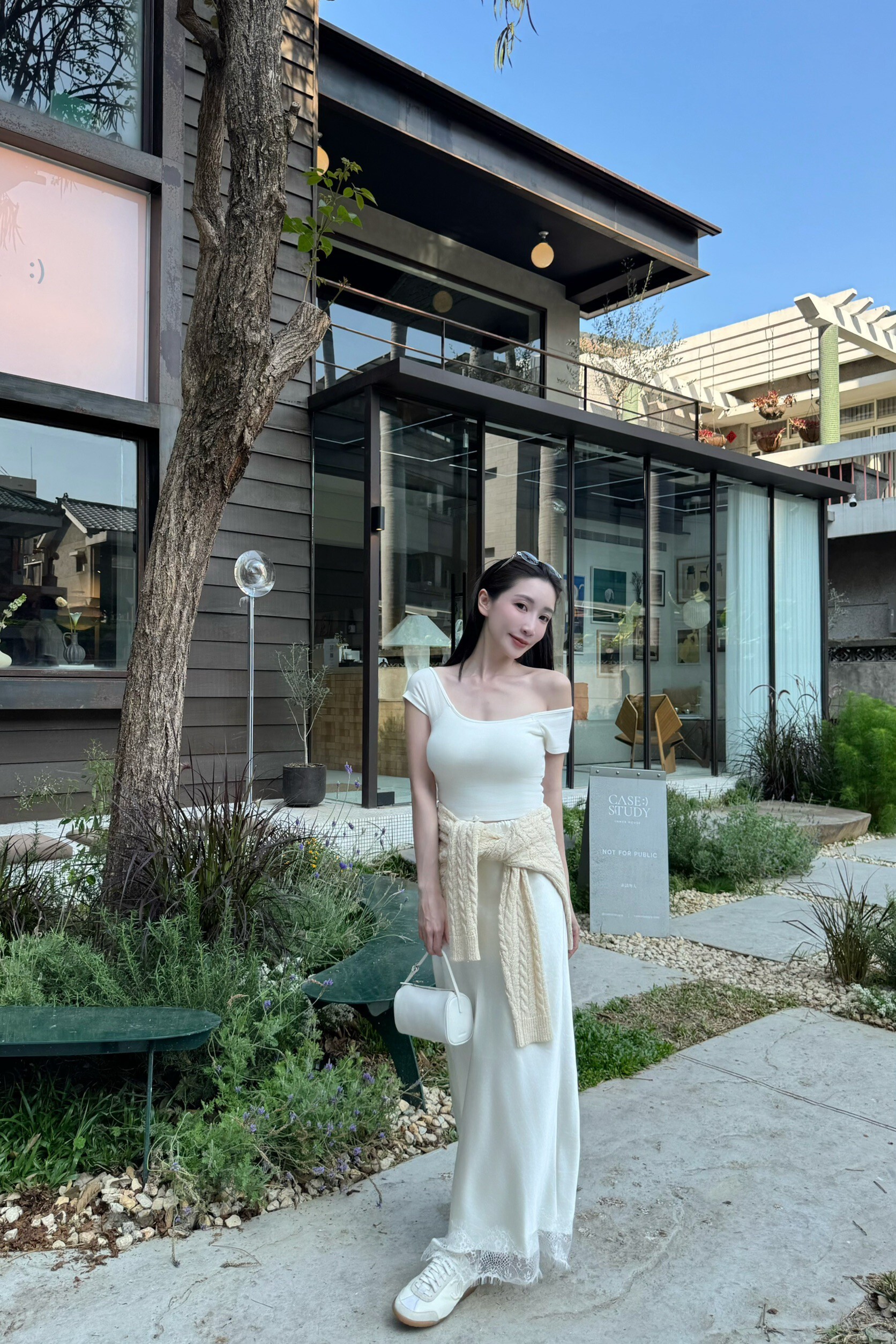 #AM43 蕾絲緞面長裙(白/黑)