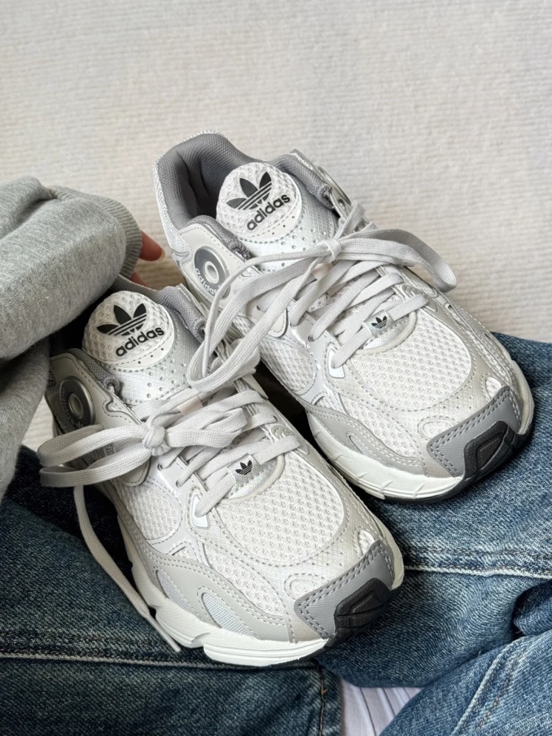 JENNIE同款‼️ADIDAS ORIGINALS ASTIR 銀灰 貝果鞋