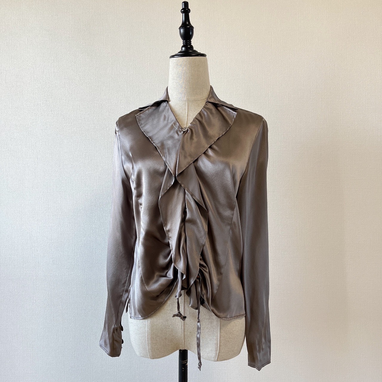 燕麥色古著絲質上衣
