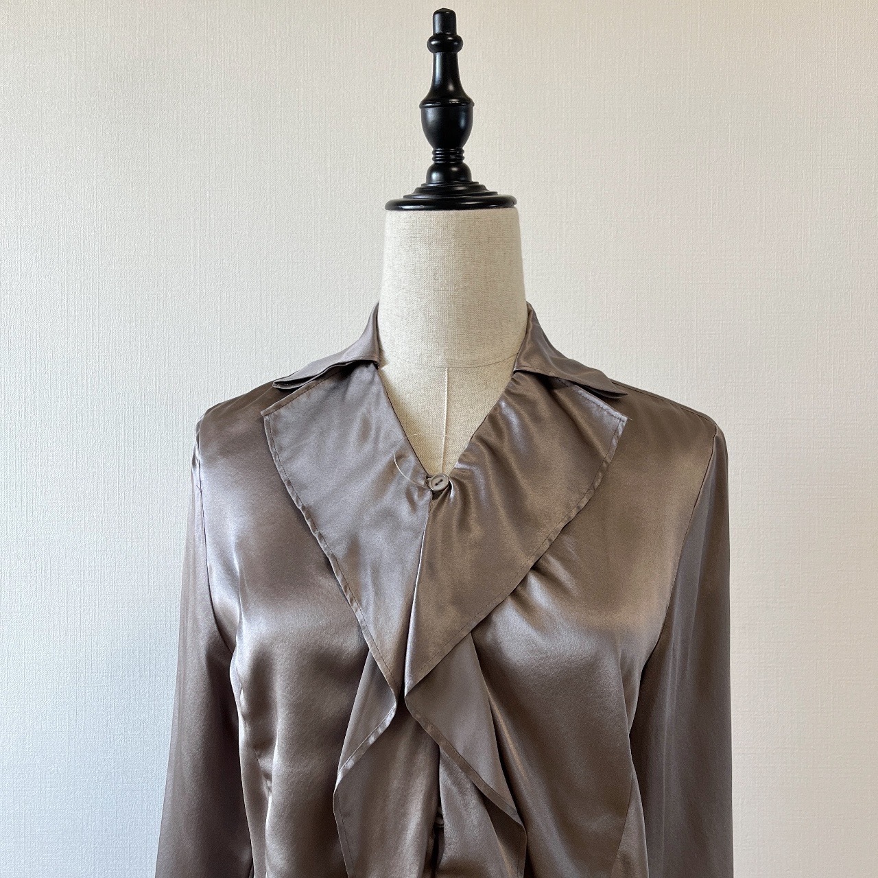 燕麥色古著絲質上衣