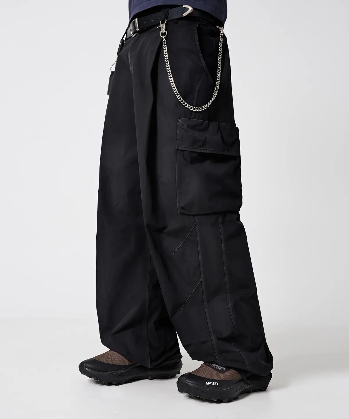 【OWN】Dimitri Black 寬褲 長褲 弧形 彈性腰 工裝褲 輕盈 舒適 單摺 口袋 束口 不分男女 黑色 咖啡色 橄欖綠