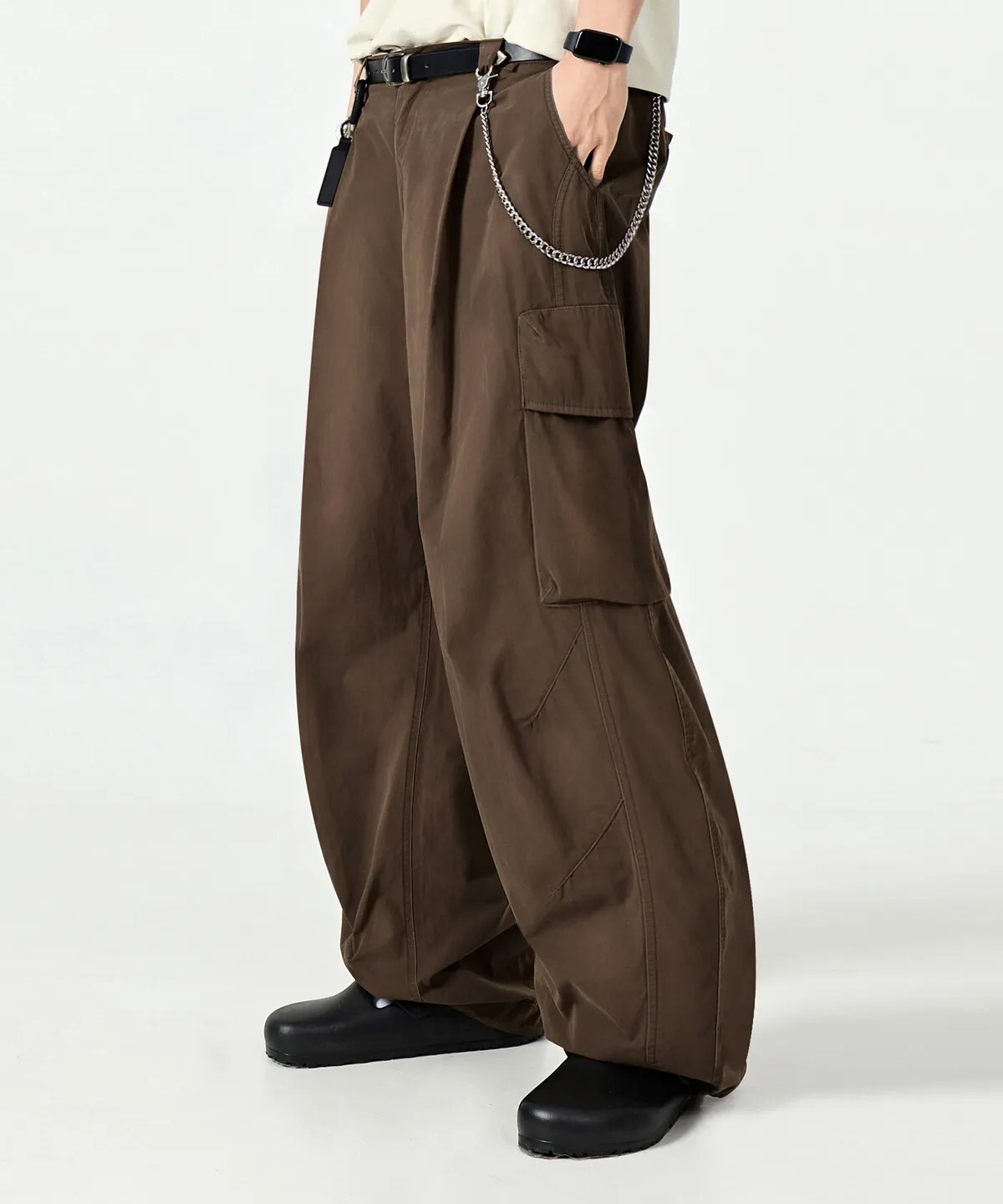 【OWN】Dimitri Black 寬褲 長褲 弧形 彈性腰 工裝褲 輕盈 舒適 單摺 口袋 束口 不分男女 黑色 咖啡色 橄欖綠