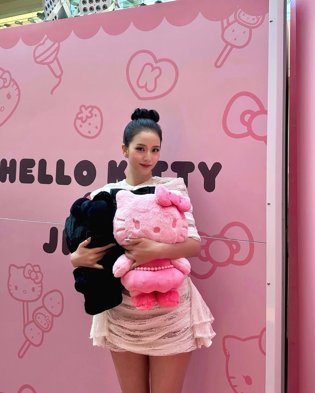 🇰🇷 JISOO X HELLO KITTY 聯名款 珍珠項鏈 SANRIO 三麗鷗 凱蒂貓 KITTY貓 玩偶 娃娃 金智秀 / 現貨
