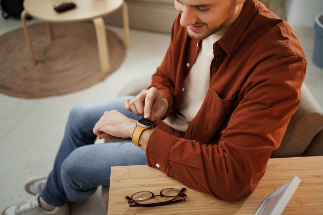 UNIQ Revix IV Apple Watch 雙色防水矽膠磁吸錶帶