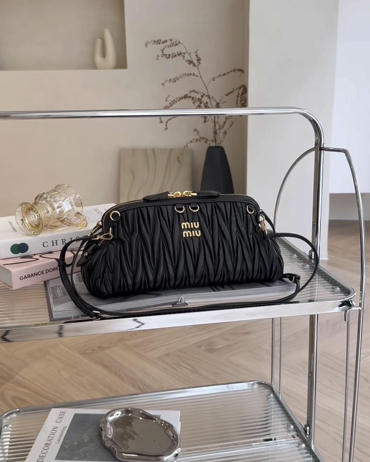 MIUMIU｜MATELASSE 納帕皮革貝殼包 黑色