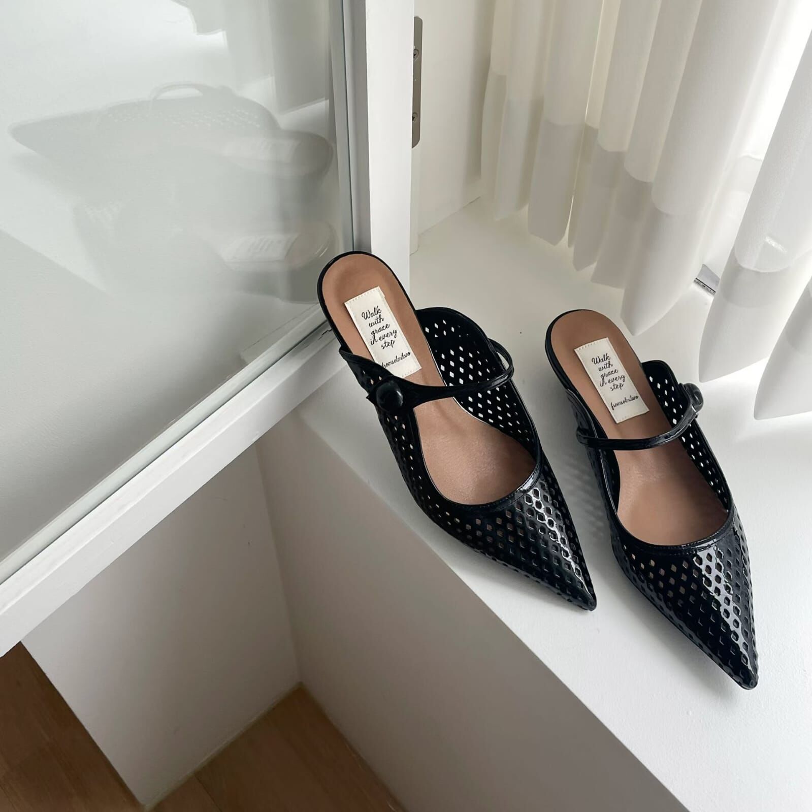 CC44 鏤空尖頭鞋 *正碼*