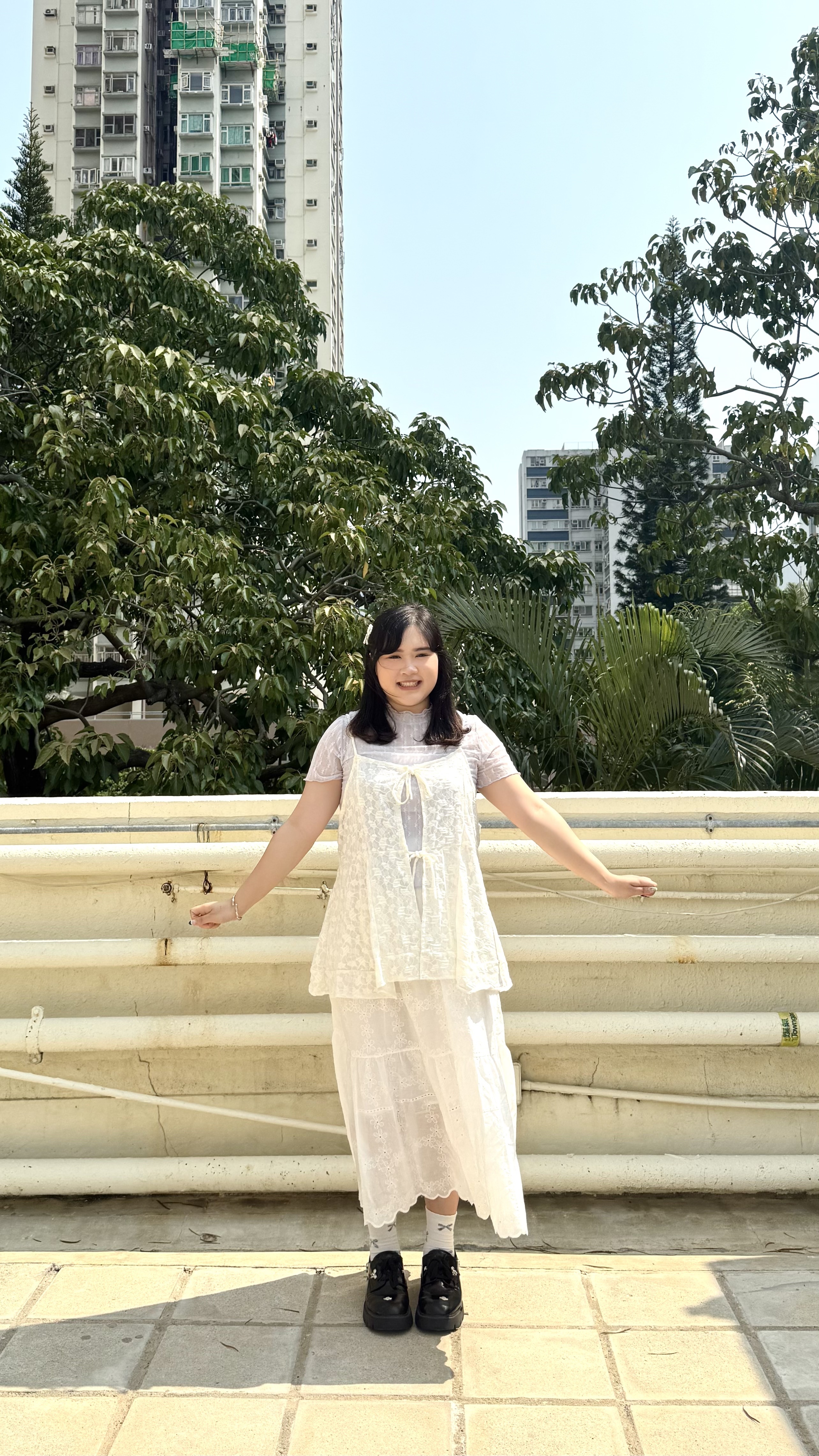 透身奶油網紋吊帶