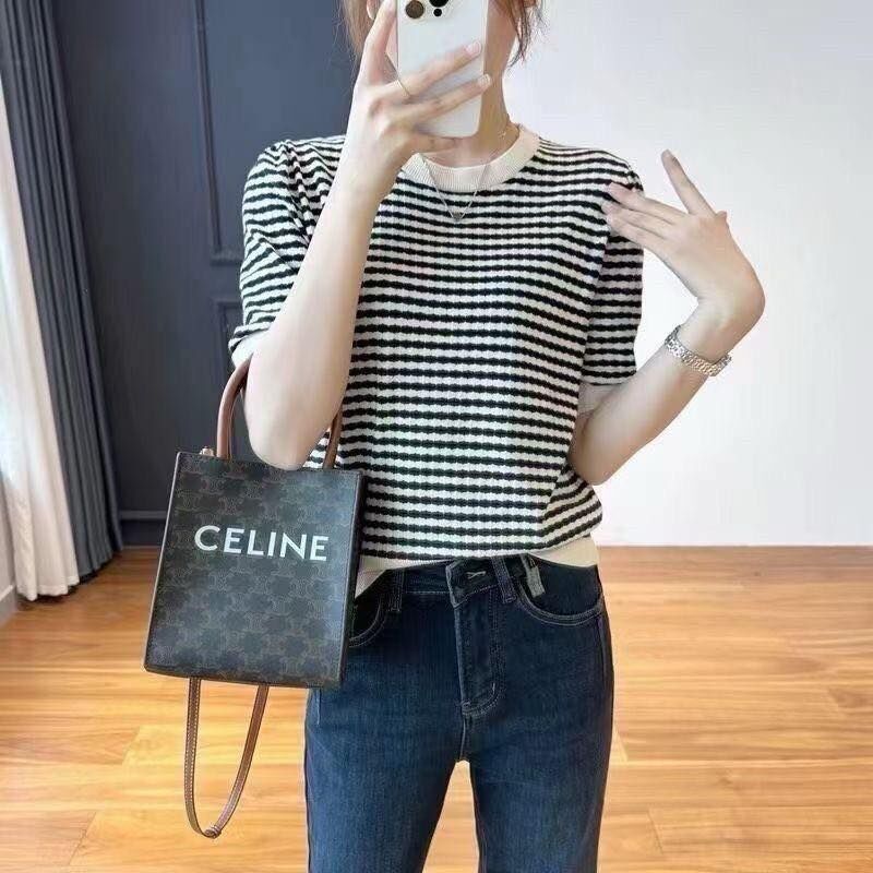 【顯瘦修身的圓領條紋針織上衣】（預購）