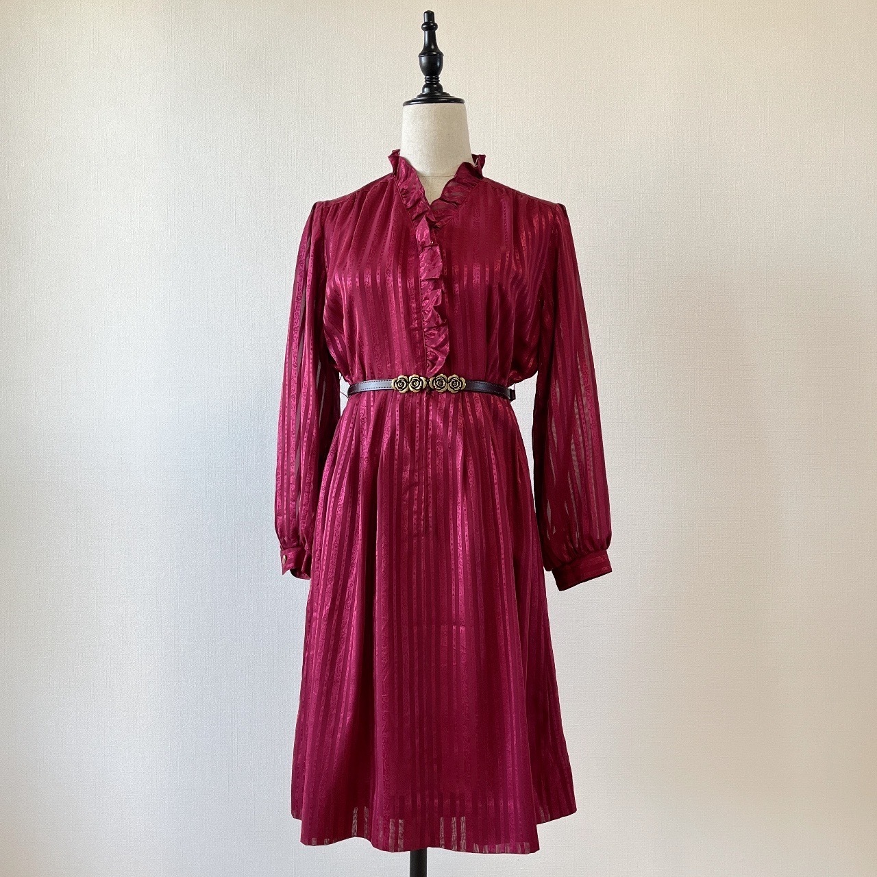 酒紅色高貴荷葉領條紋古著連身裙