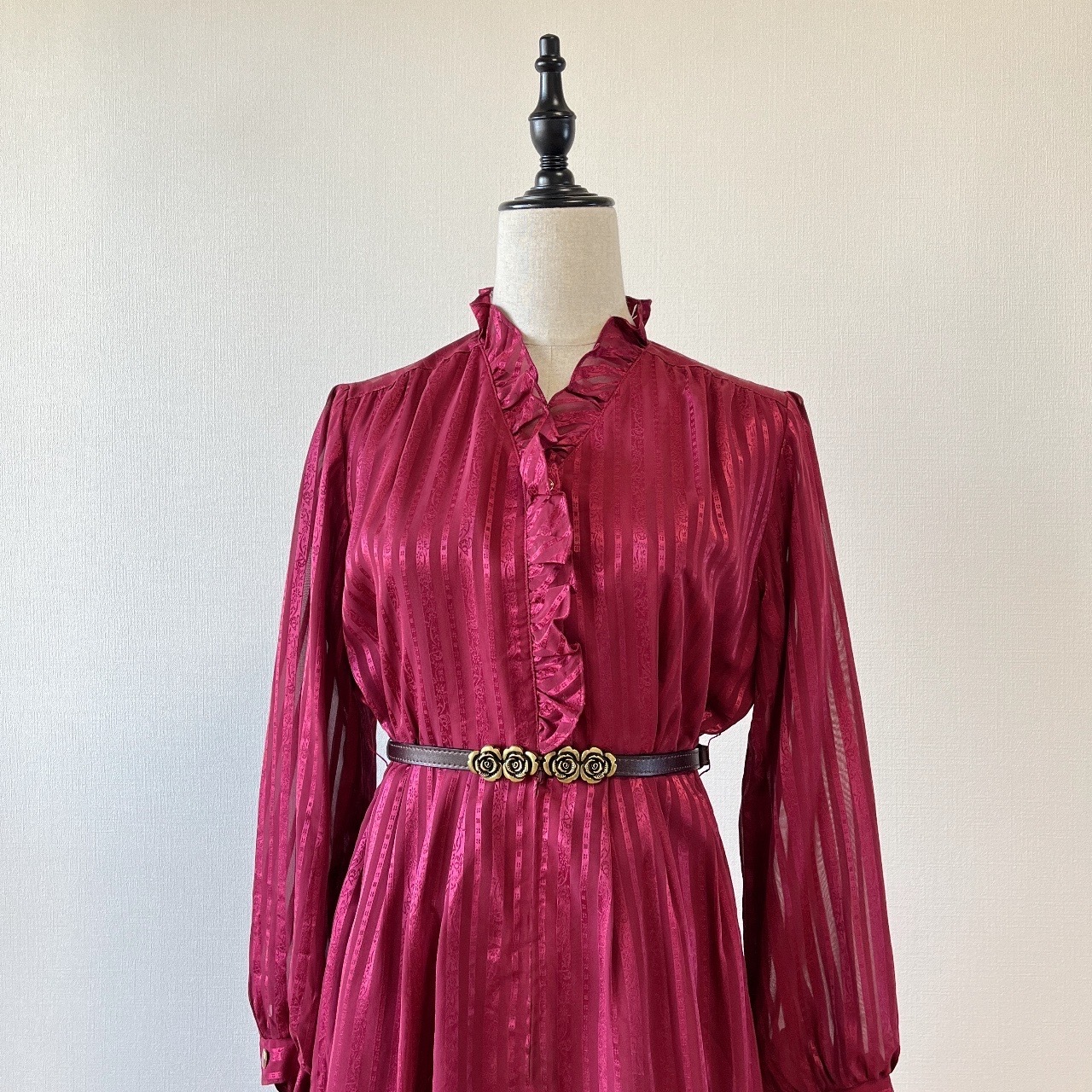 酒紅色高貴荷葉領條紋古著連身裙