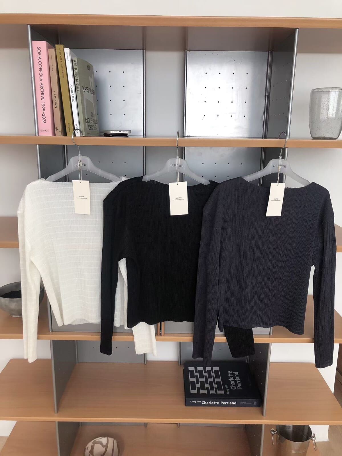 LB6008 暗紋一字領上衣