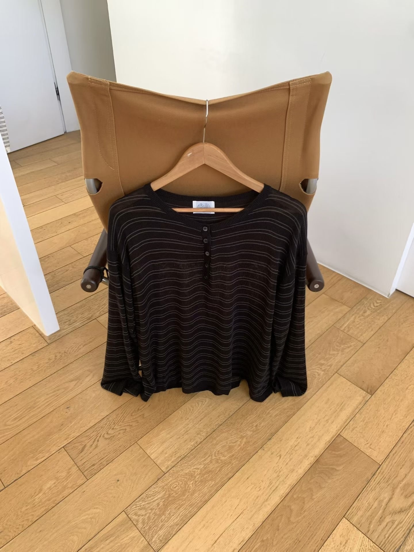 #228N724 Hey Henley, 線感針織條紋上衣