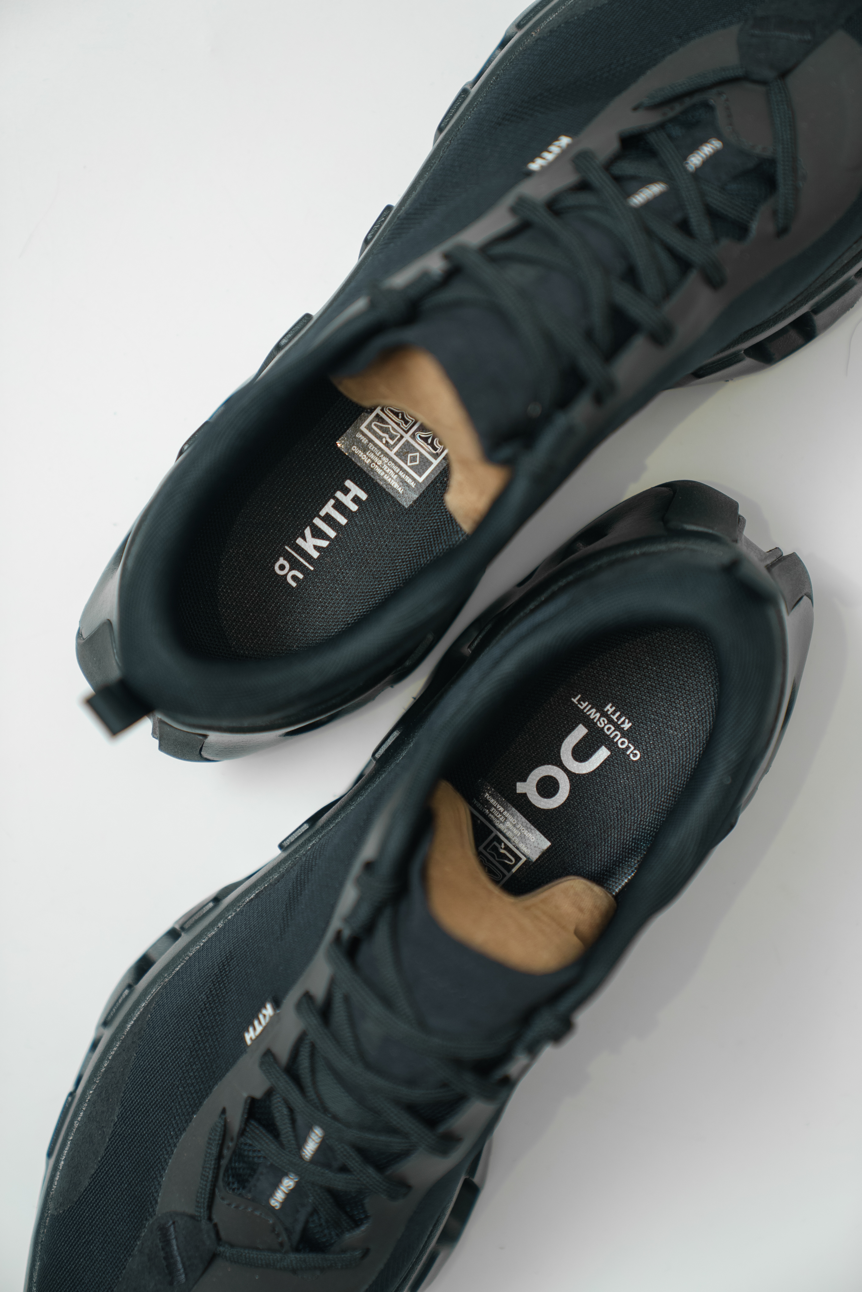 Focus Store】預購Kith x On K-Tech 1 