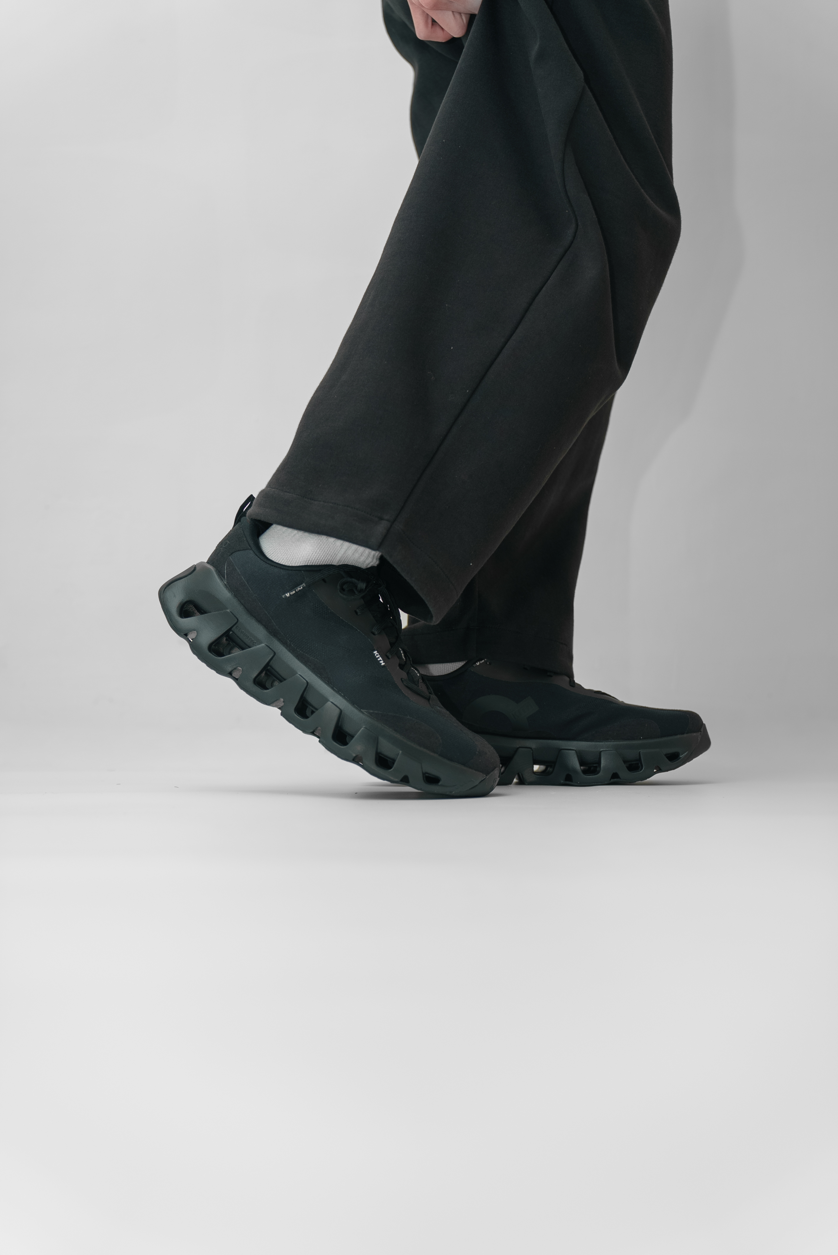 Focus Store】預購Kith x On K-Tech 1 
