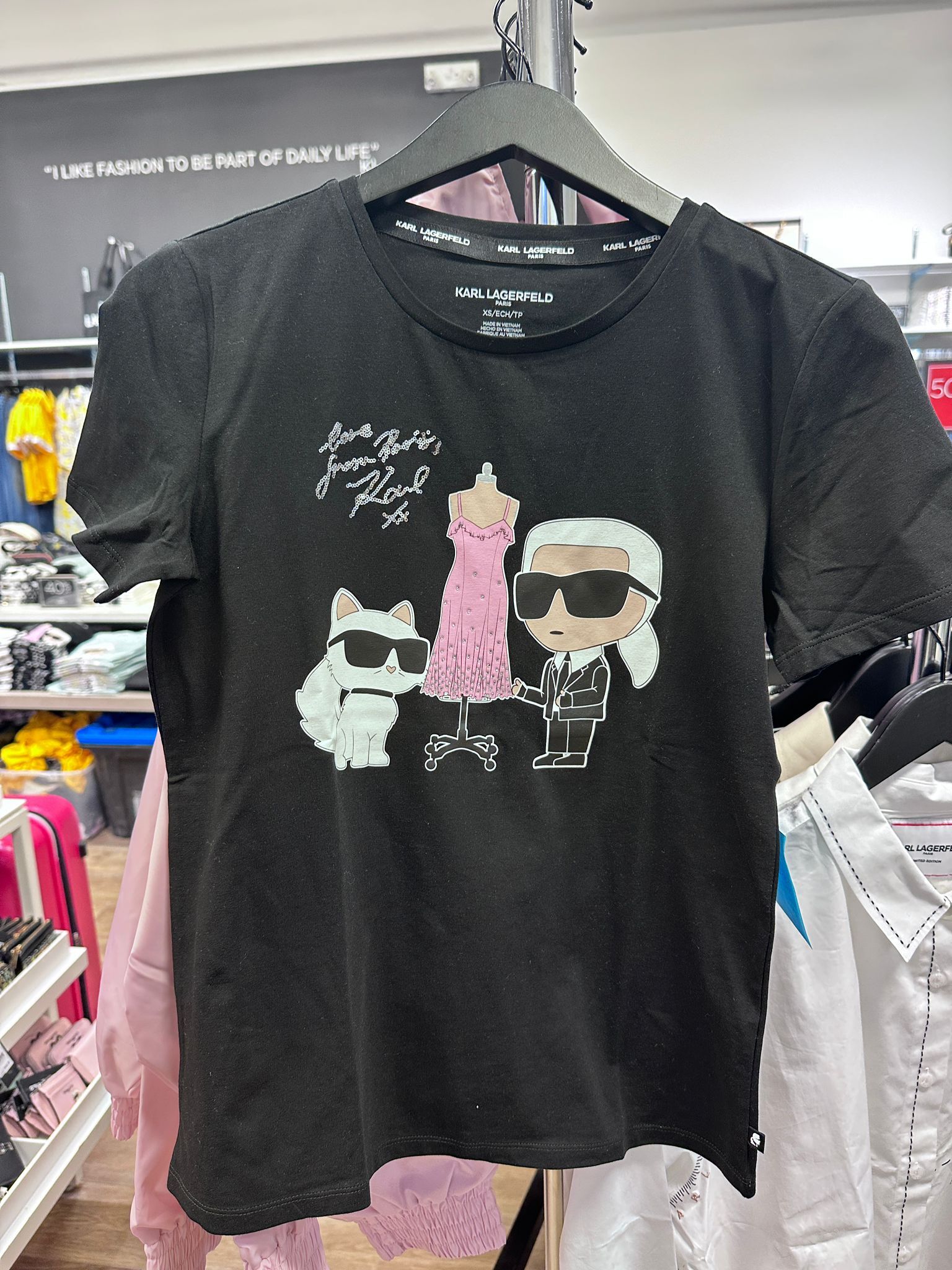 RT44 KL 粉紅色裙子 黑色短袖衫 Atelier Duo Logo Tee